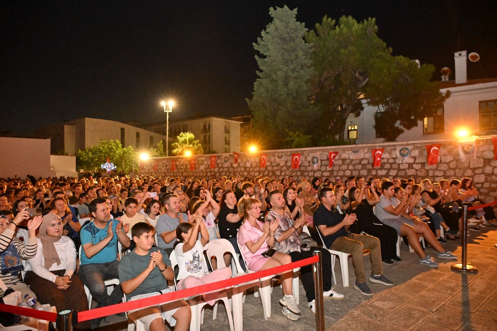 Büyükşehir Konservatuvarı Öğrencileri Yıl Sonu Gecesinde Sahne Aldı (8)