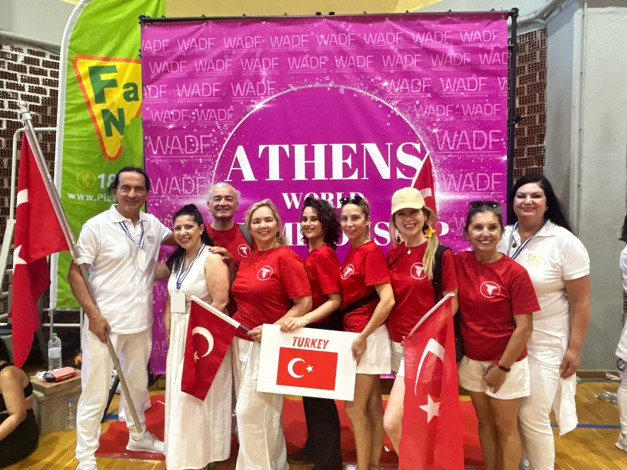 Dünya Sahnesindeki Başarıların Ardından Sporcular Ve Eğitmenler Belediyede Ağırlandı (4)