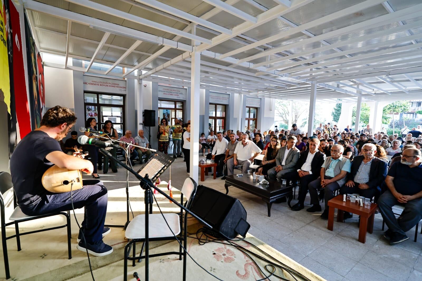 İzmir Büyükşehir Belediye Başkanı Dr. Cemil Tugay, Bornova Pir Sultan Abdal Kültür Derneği Bornova Cemevi'nin Düzenlediği Aşure Günü Etkinliğine Katıldı. (6)