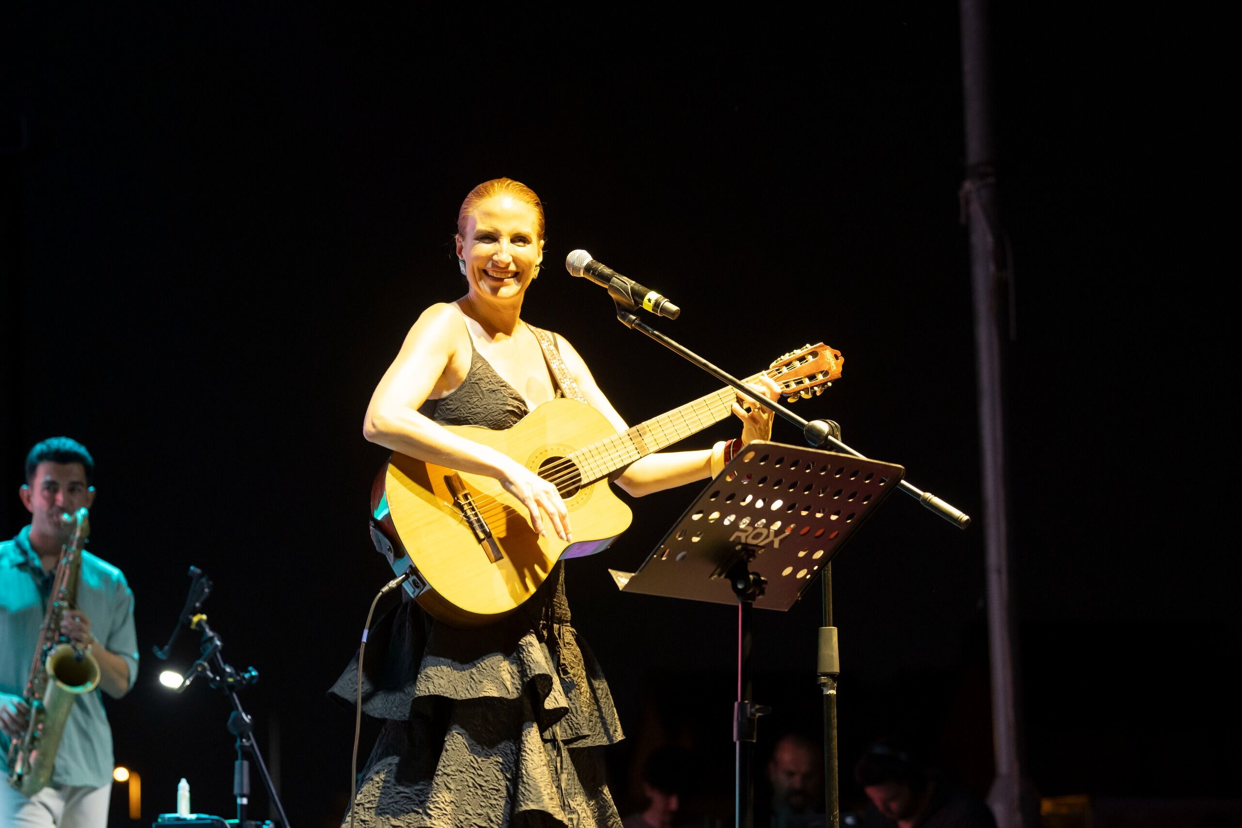 İzmir'de Ücretsiz Konserlere Yoğun Ilgi! Çimler Doldu Taştı (5)