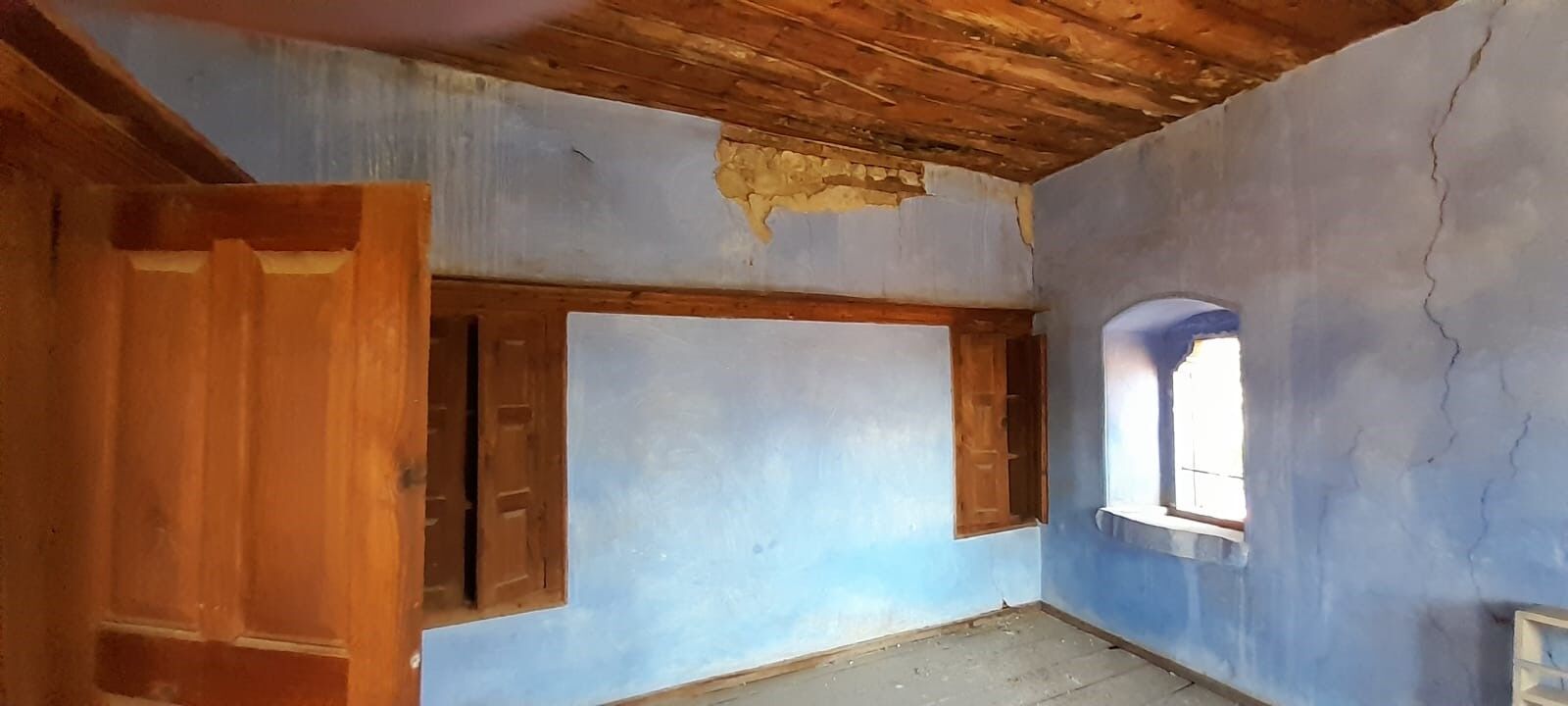 İzmir'in Bergama Ilçesinde Bulunan Ve Yaklaşık 220 Yıllık Geçmişiyle Öne Çıkan Tarihi Fransız Katolik Şapeli Satışa Çıkarıldı. (4)