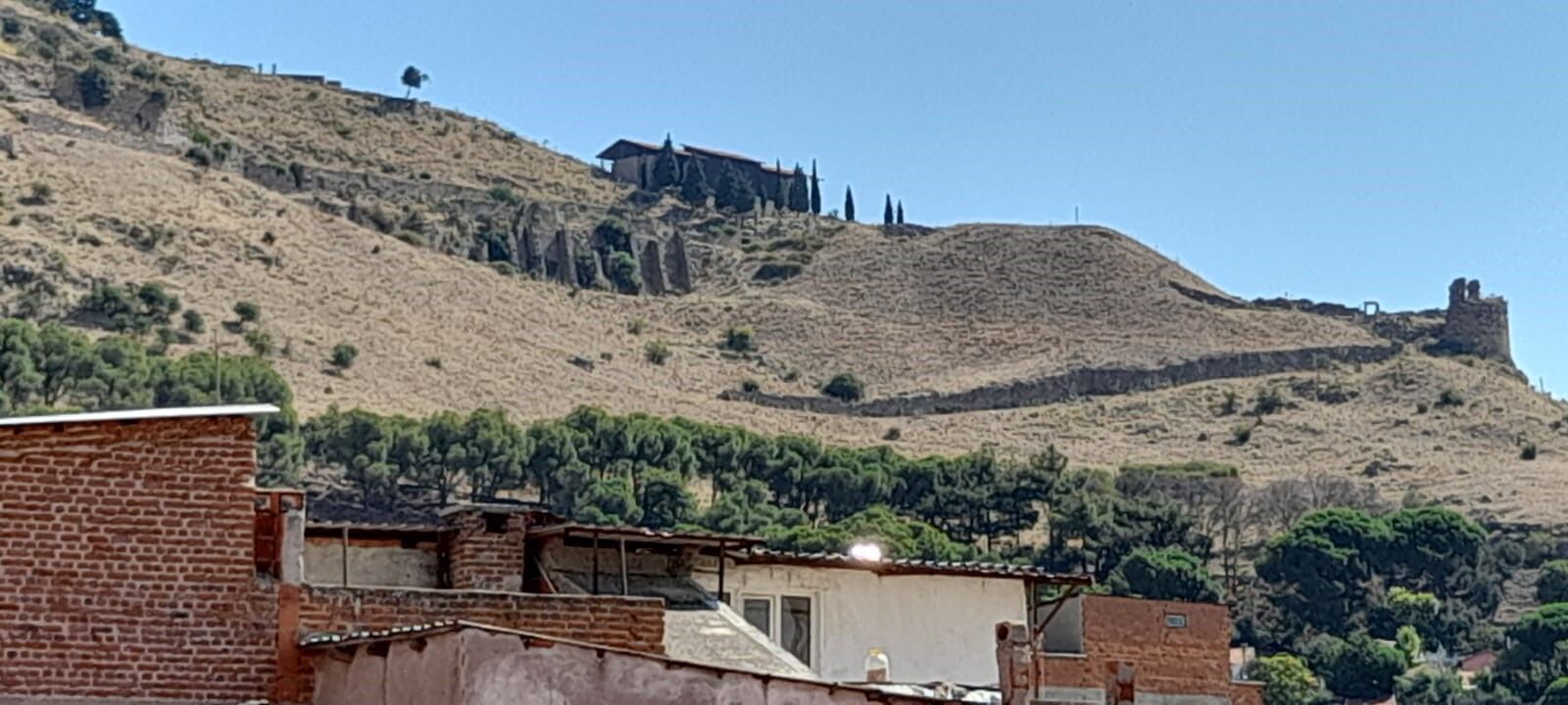 İzmir'in Bergama Ilçesinde Bulunan Ve Yaklaşık 220 Yıllık Geçmişiyle Öne Çıkan Tarihi Fransız Katolik Şapeli Satışa Çıkarıldı. (5)