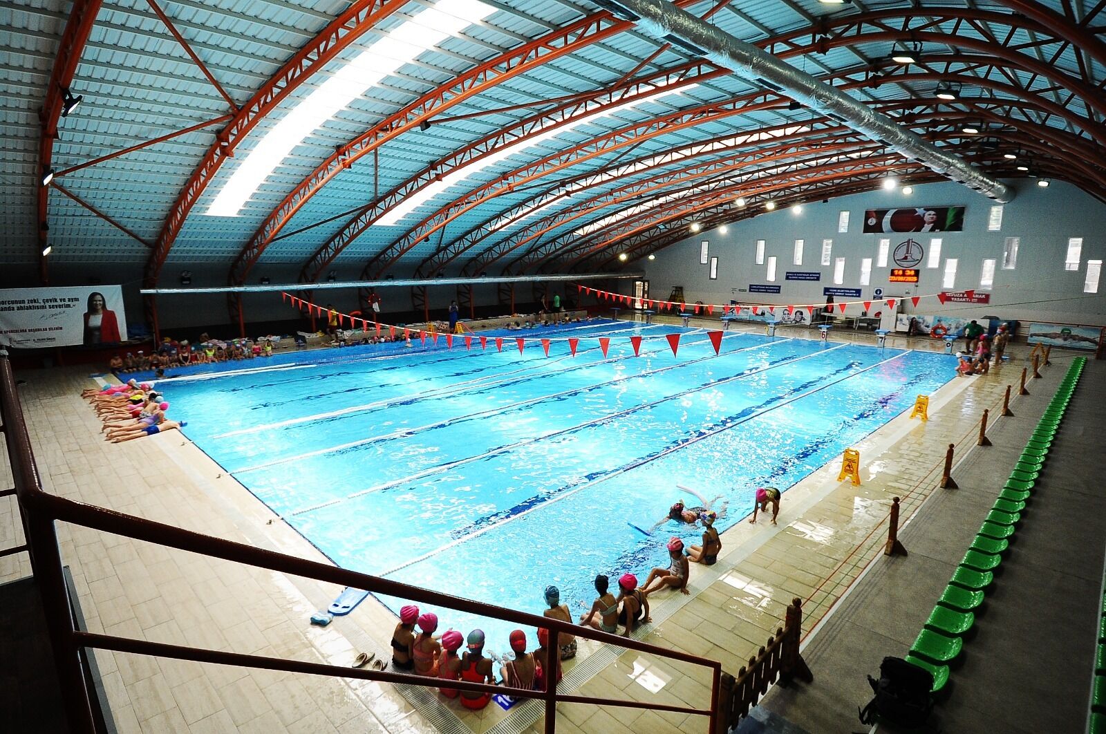 Karşıyaka Belediyesi Yarı Olimpik Kapalı Yüzme Havuzu (3)