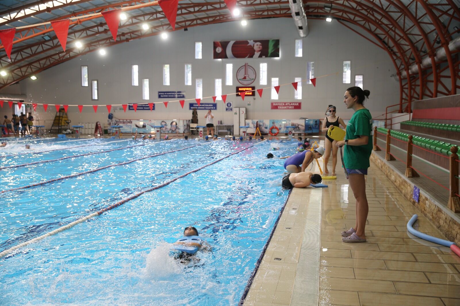 Karşıyaka Belediyesi Yarı Olimpik Kapalı Yüzme Havuzu (4)