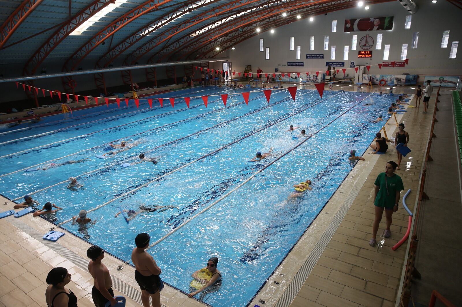 Karşıyaka Belediyesi Yarı Olimpik Kapalı Yüzme Havuzu (5)