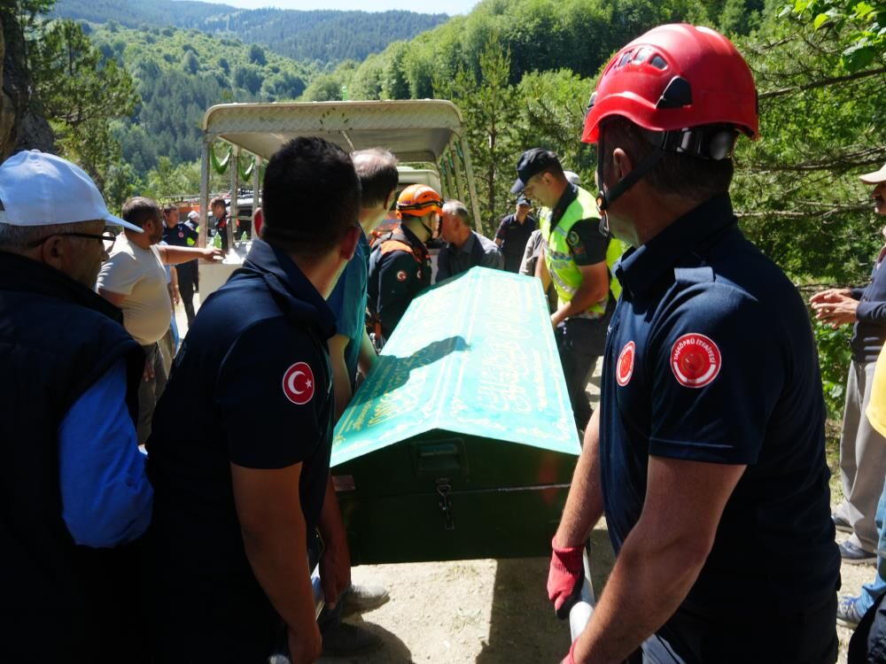 Kayıp Iki Arkadaş Dere Yatağına Ölü Bulundu! (4)