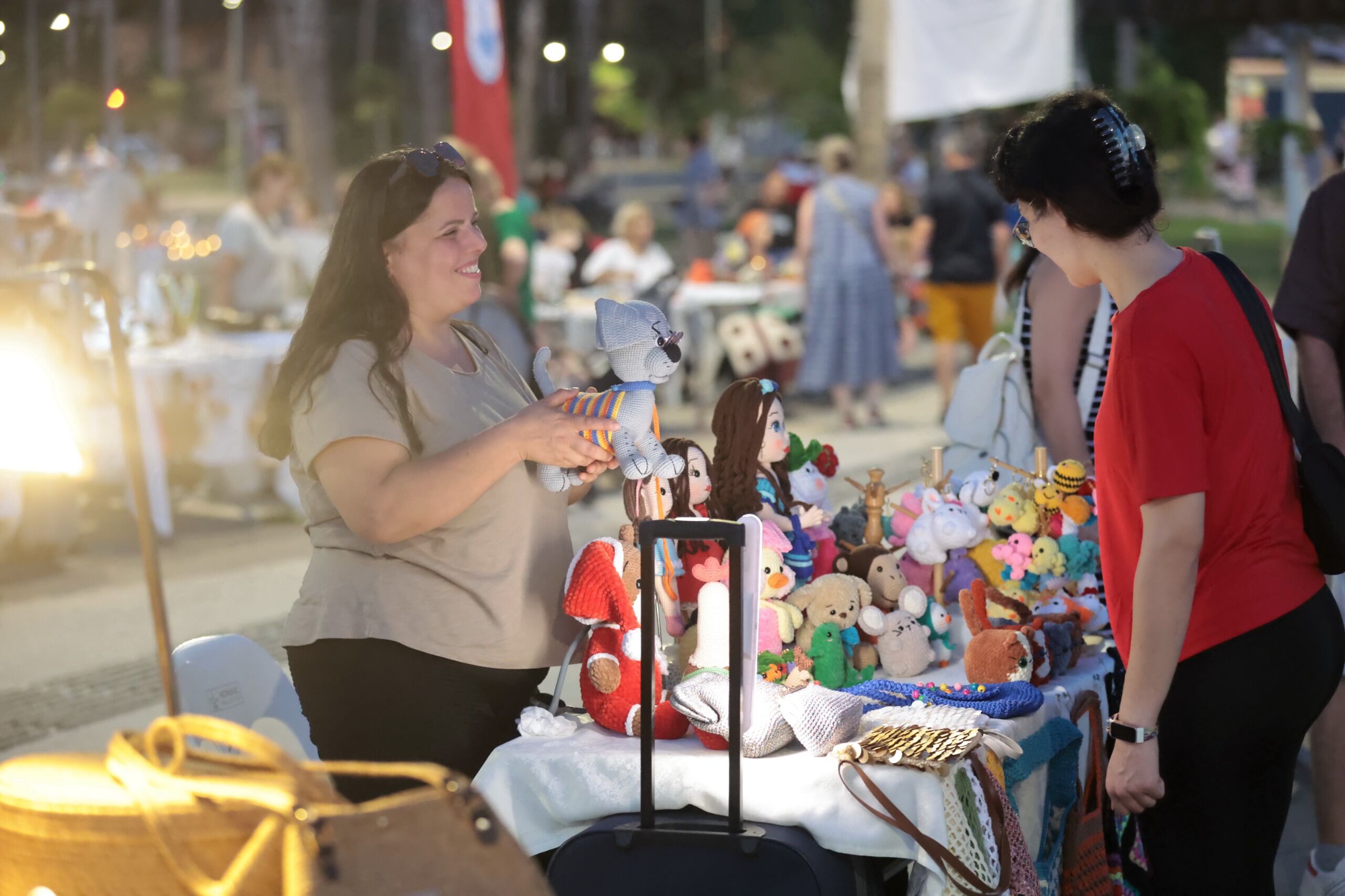 Konak’ın Gece Kermesi Ile 150 Kadının Emeği Kazanca Dönüşüyor (4)