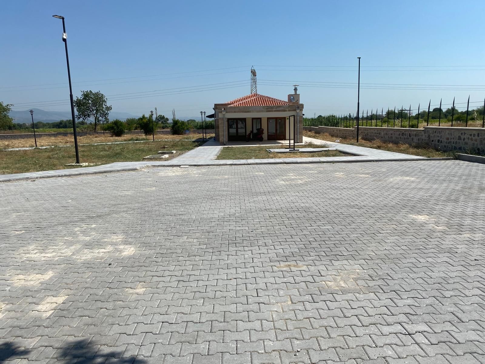 Manisa Büyükşehir’den Karacaahmet Türbesi’nde Hummalı Temizlik (5)