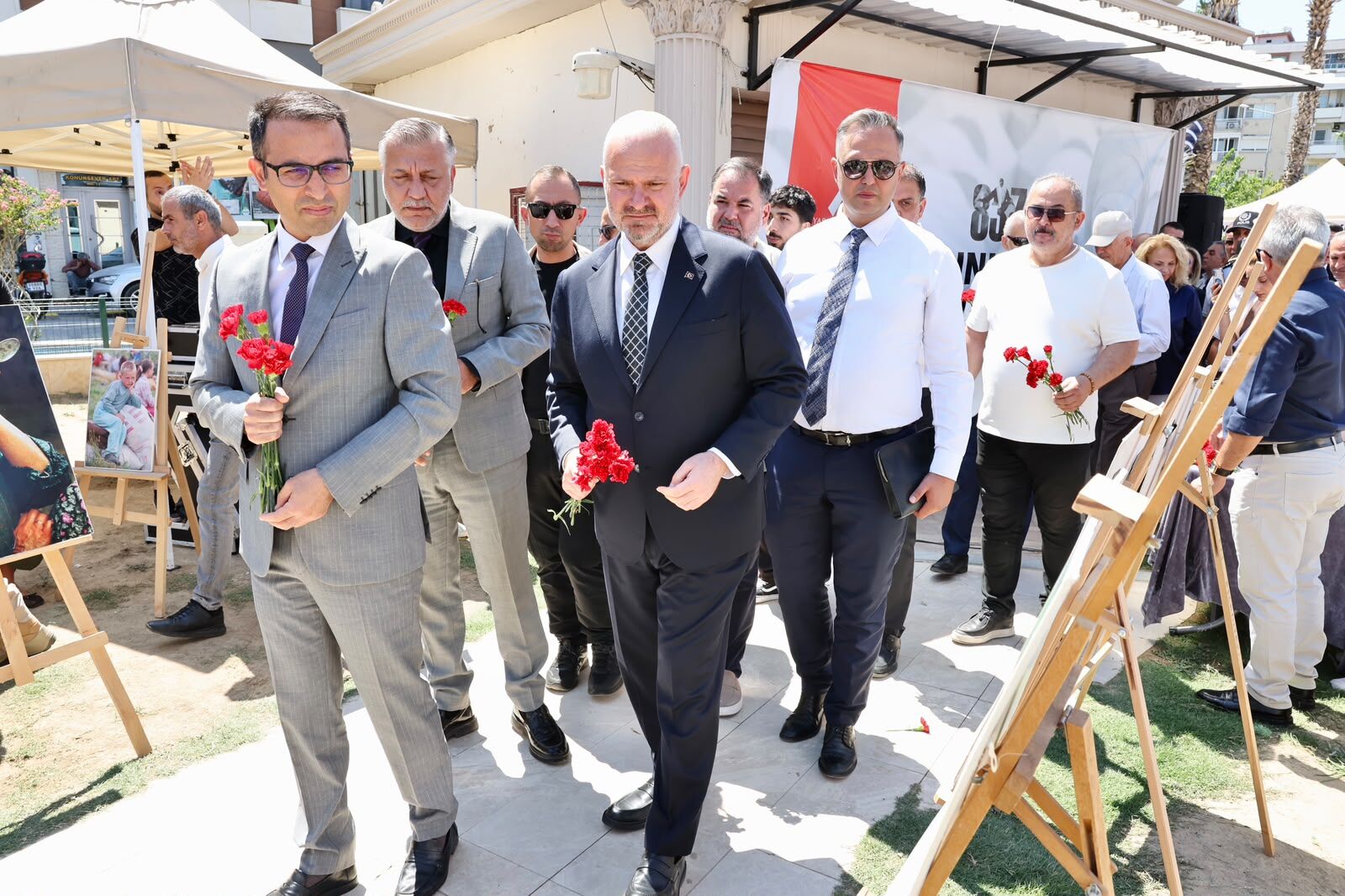 Modern çağın en büyük insanlık trajedilerinden biri olarak kabul edilen Srebrenitsa Soykırımı'nın 31. yıl dönümü, Menemen'de düzenlenen törenle anıldı.