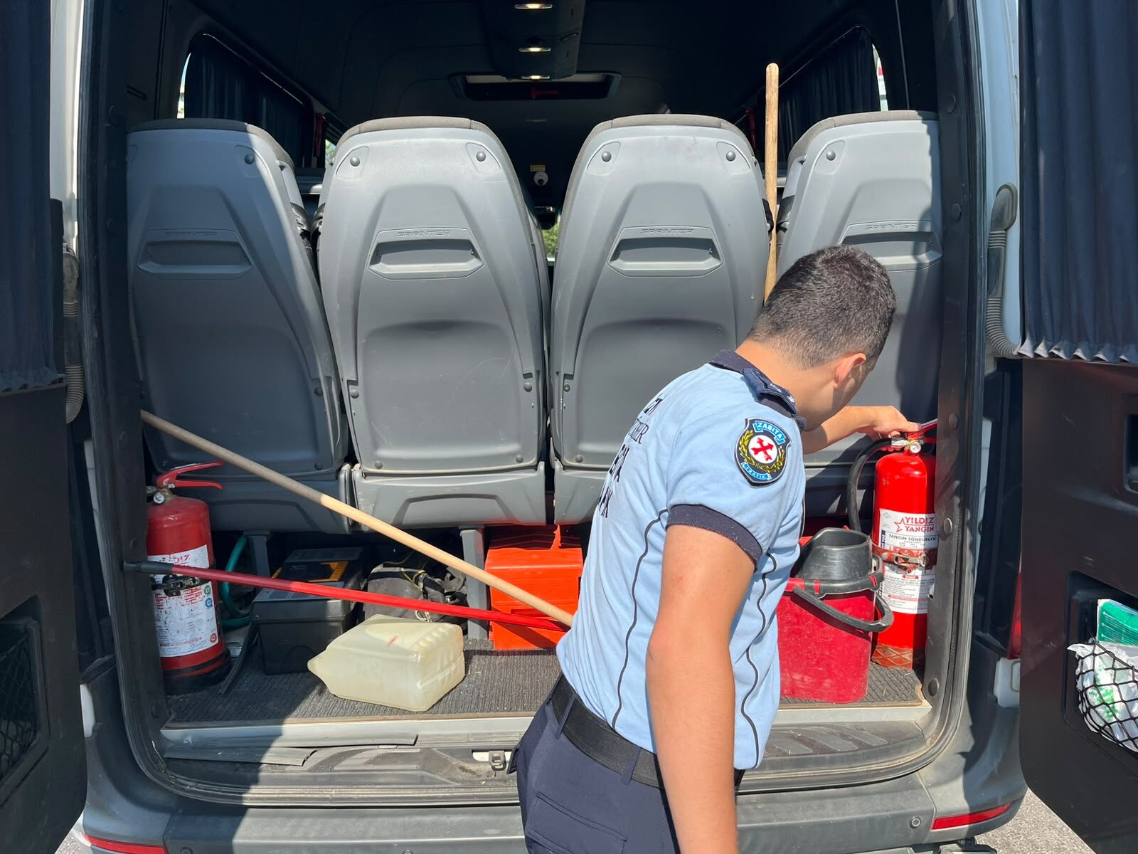 Spot: İzmir’de işçi servislerine yönelik denetimlerde son bir yılda 794 araç hakkında işlem yapıldı.