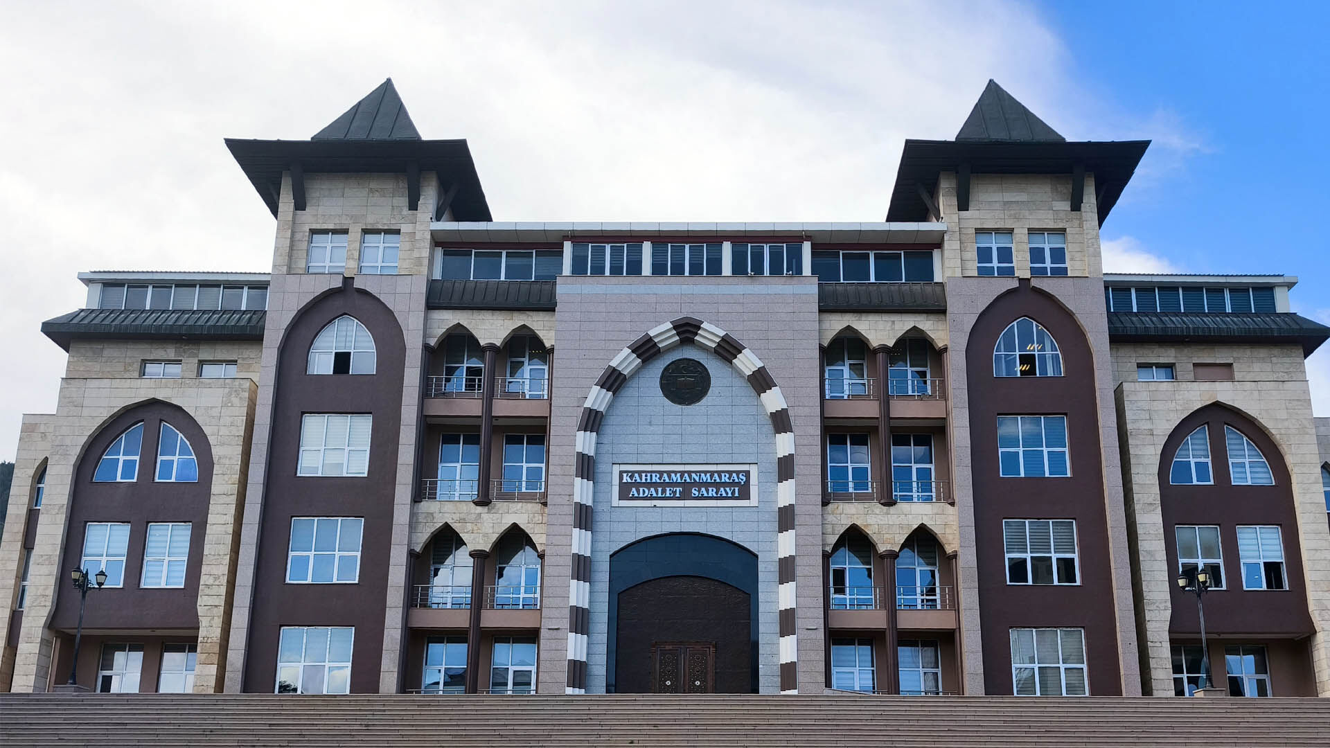 44 K I S I N I N O L D U G U S A I D B E Y S I T E S I N D E I K 1445993 430082