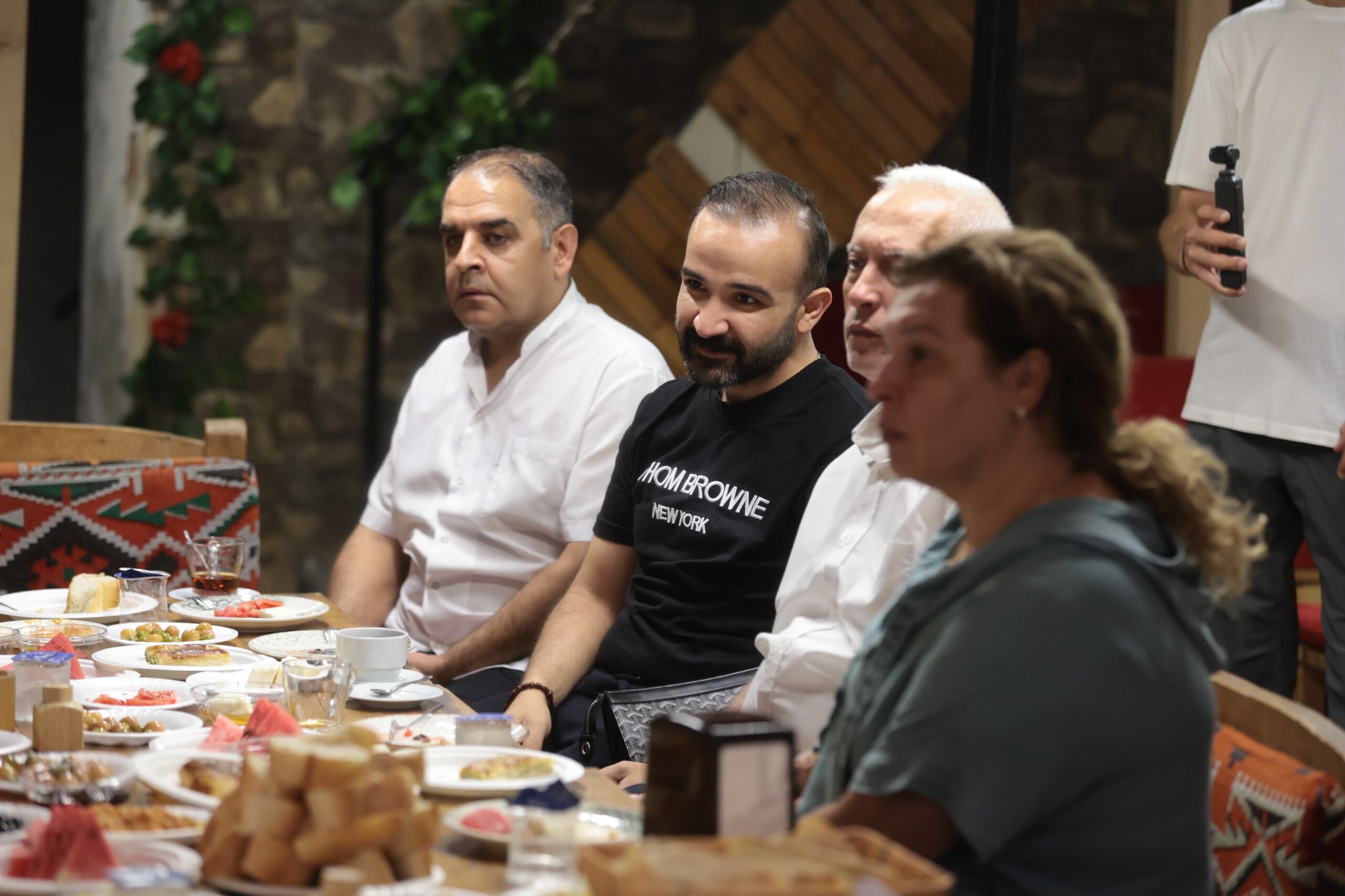 Başkan Mutlu, Tarihi Çarşı’da Esnafla Buluştu “Kemeraltı, En Büyük Zenginliğimiz” (6)