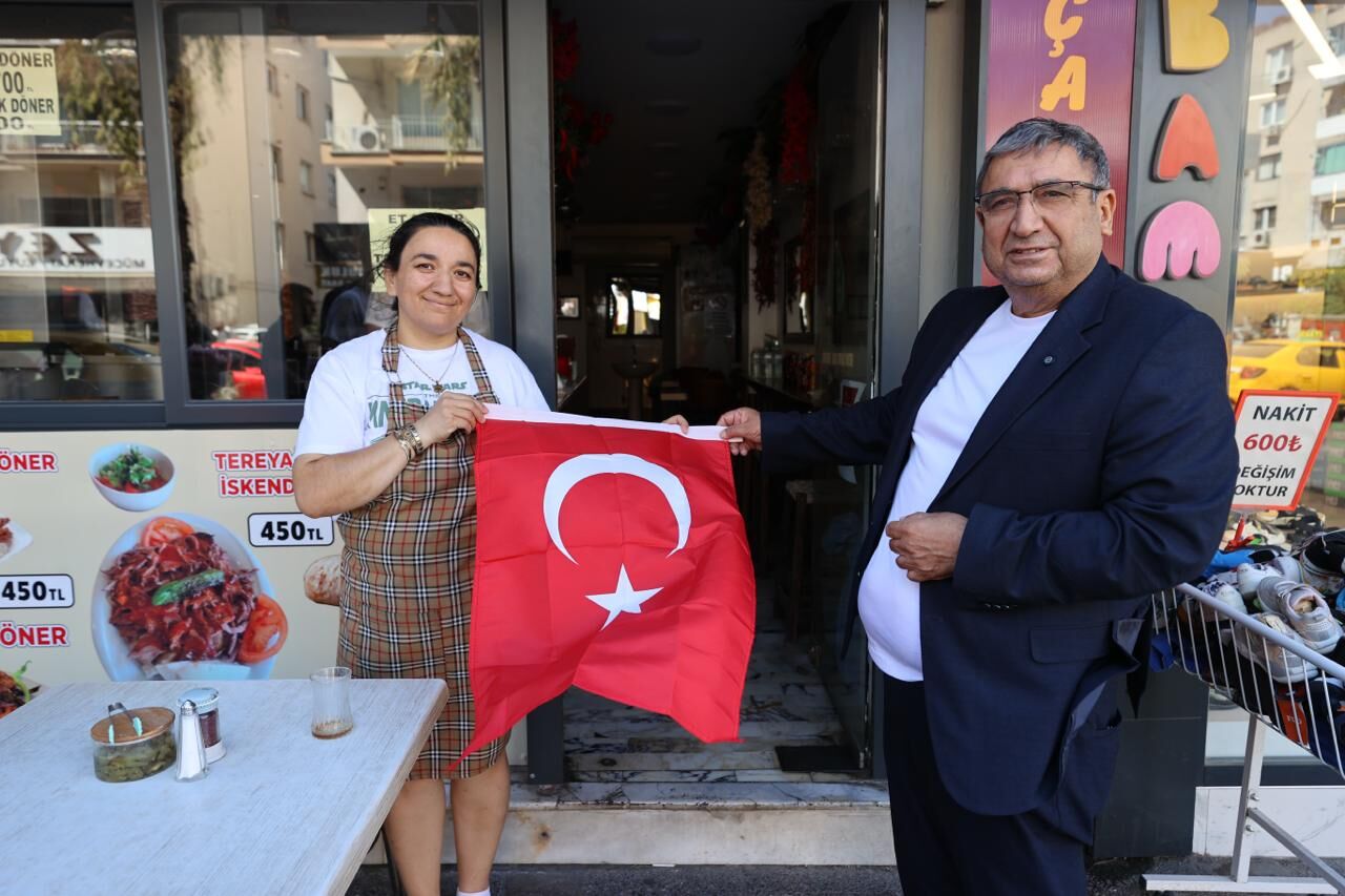 Bayrak Dağıtımı3