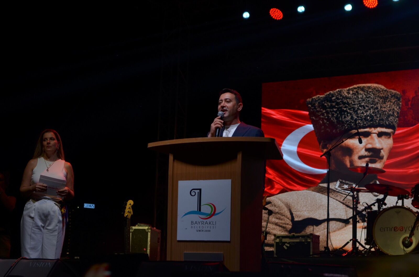 Bayraklı’da 30 Ağustos Coşkusu Emre Aydın’la Sahile Taştı (2)-1