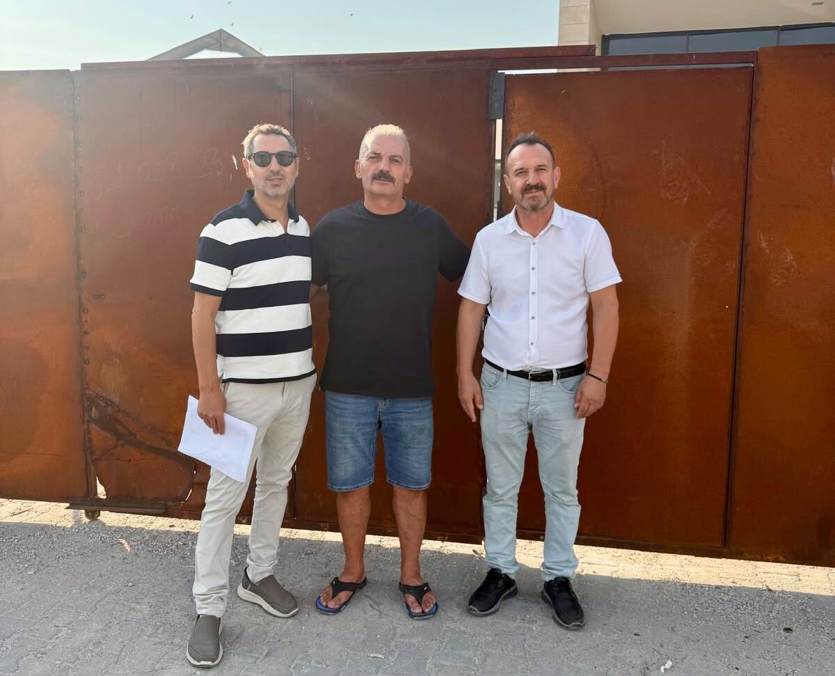 Çeşme Belediyesi Mhp Meclis Üyeleri Av. Hakan Çalı, Yunus Emre Koç, Ali Gölcük Ve Durmuş Biçer, Ilıca’daki Termal Kür Merkezinin Uzun Süredir Hizmete Açılmamasına Tepki Gösterdi. (1)