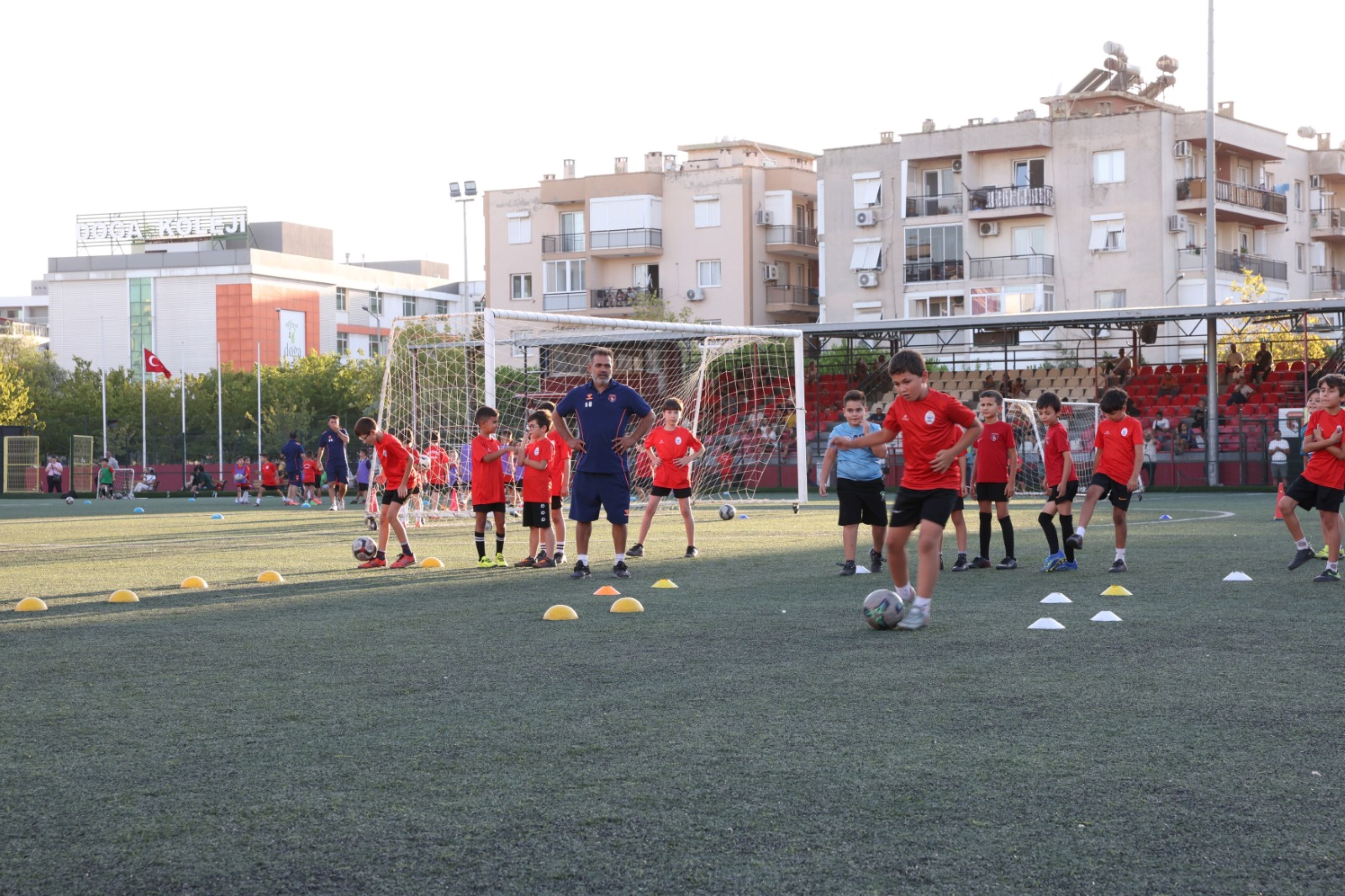 Çiğli Belediyesi’nin Yaz Döneminde Çocuk, Genç Ve Yetişkinlere Yönelik Düzenlediği Spor Kursları Yoğun Ilgi Gördü (3)