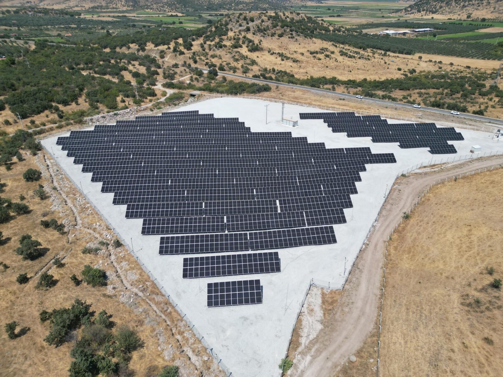 Dikili Belediyesi’nin 2019 Yılında Çalışmalarına Başladığı Güneş Enerjisi Santrali, Haziran Ayında Elektrik Üretimine Geçti (2)