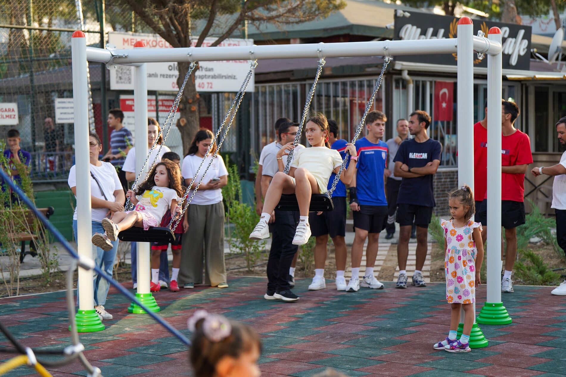 Gaziemir Belediyesi Yenilediği Şehit Ferit Yaşarlar Parkı’nı Hizmete Açtı (10)