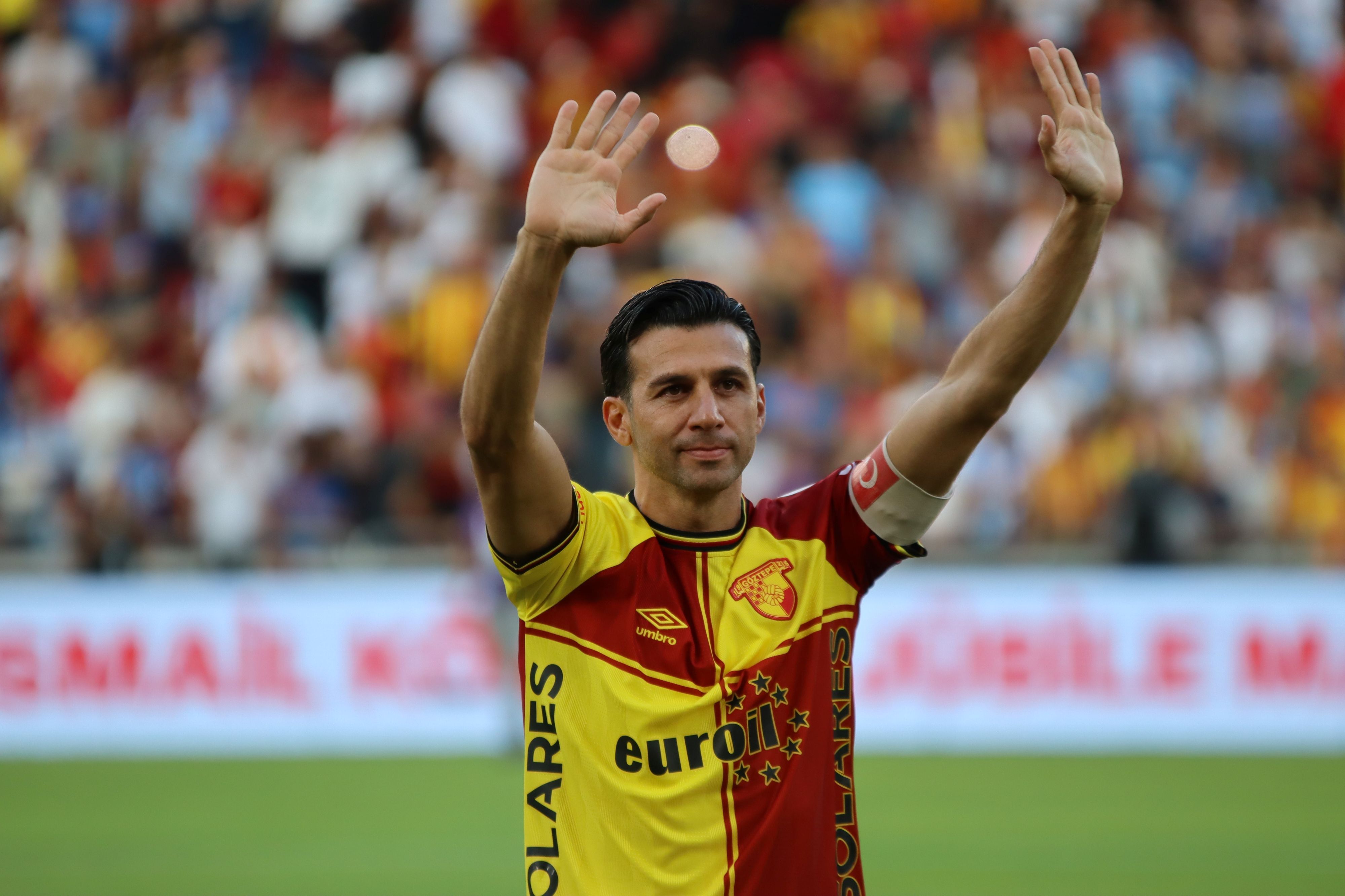 Göztepe Ile Trabzonspor Arasında Oynanan Özel Karşılaşma, Iki Takımın Da Formasını Giyen İsmail Köybaşı Için Unutulmaz Bir Geceye Dönüştü (1)