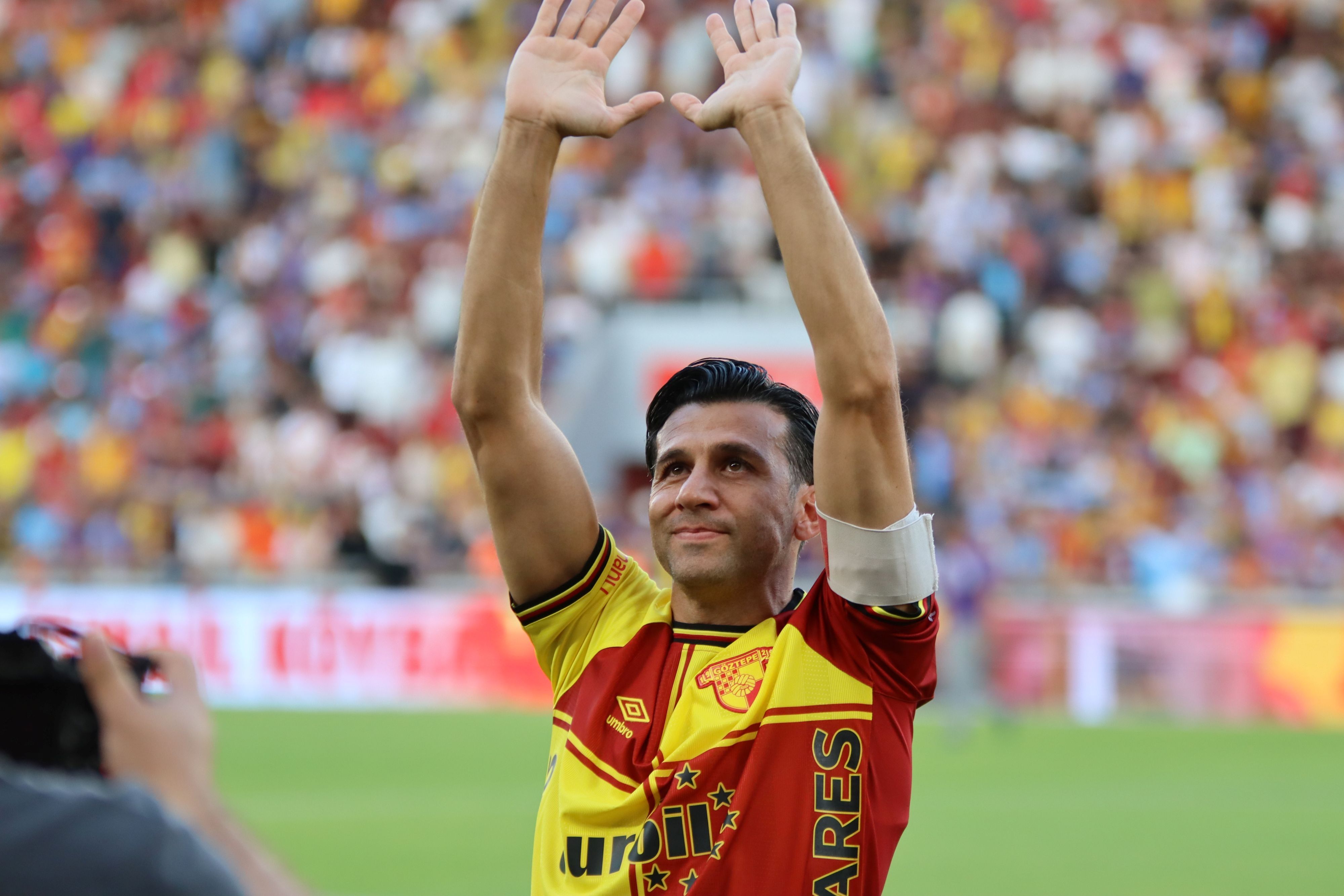 Göztepe Ile Trabzonspor Arasında Oynanan Özel Karşılaşma, Iki Takımın Da Formasını Giyen İsmail Köybaşı Için Unutulmaz Bir Geceye Dönüştü (4)