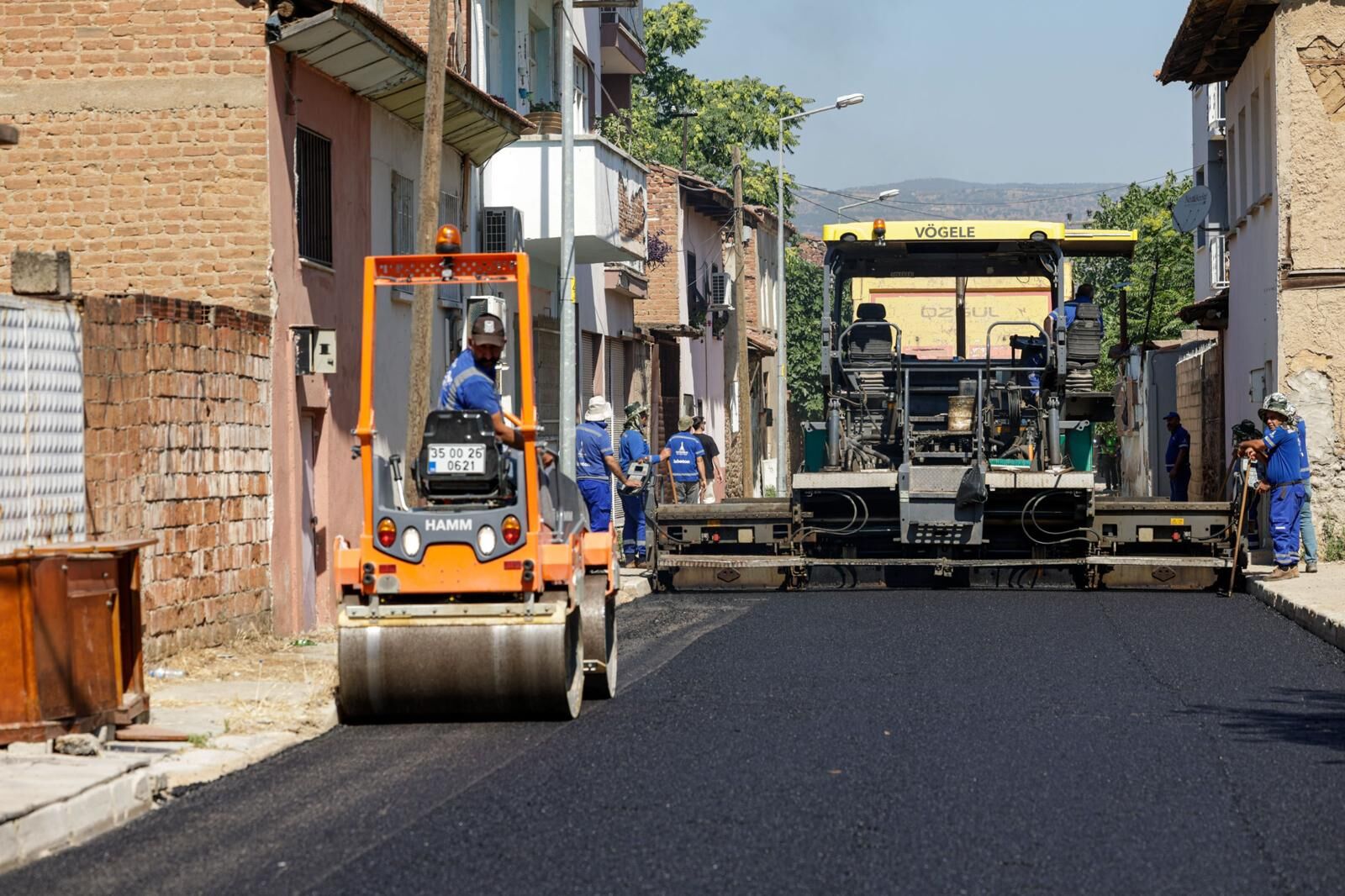 İzmir Büyükşehir Belediyesi, Kent Genelindeki Yol Yenileme Çalışmalarını Sürdürüyor. (1)