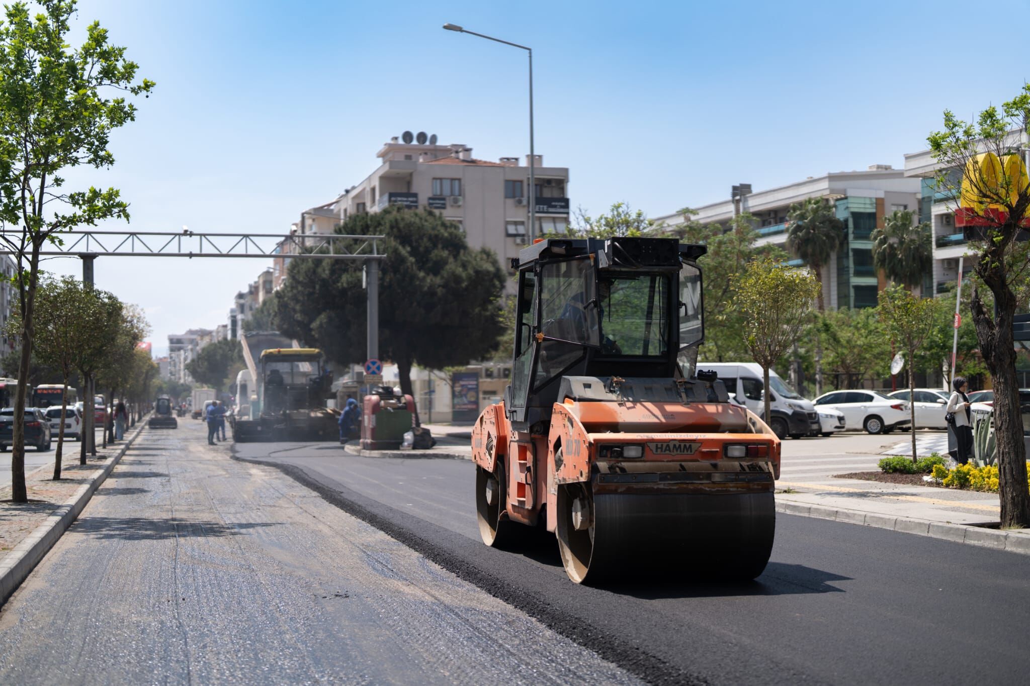 İzmir Büyükşehir Belediyesi, Kent Genelindeki Yol Yenileme Çalışmalarını Sürdürüyor. (2)
