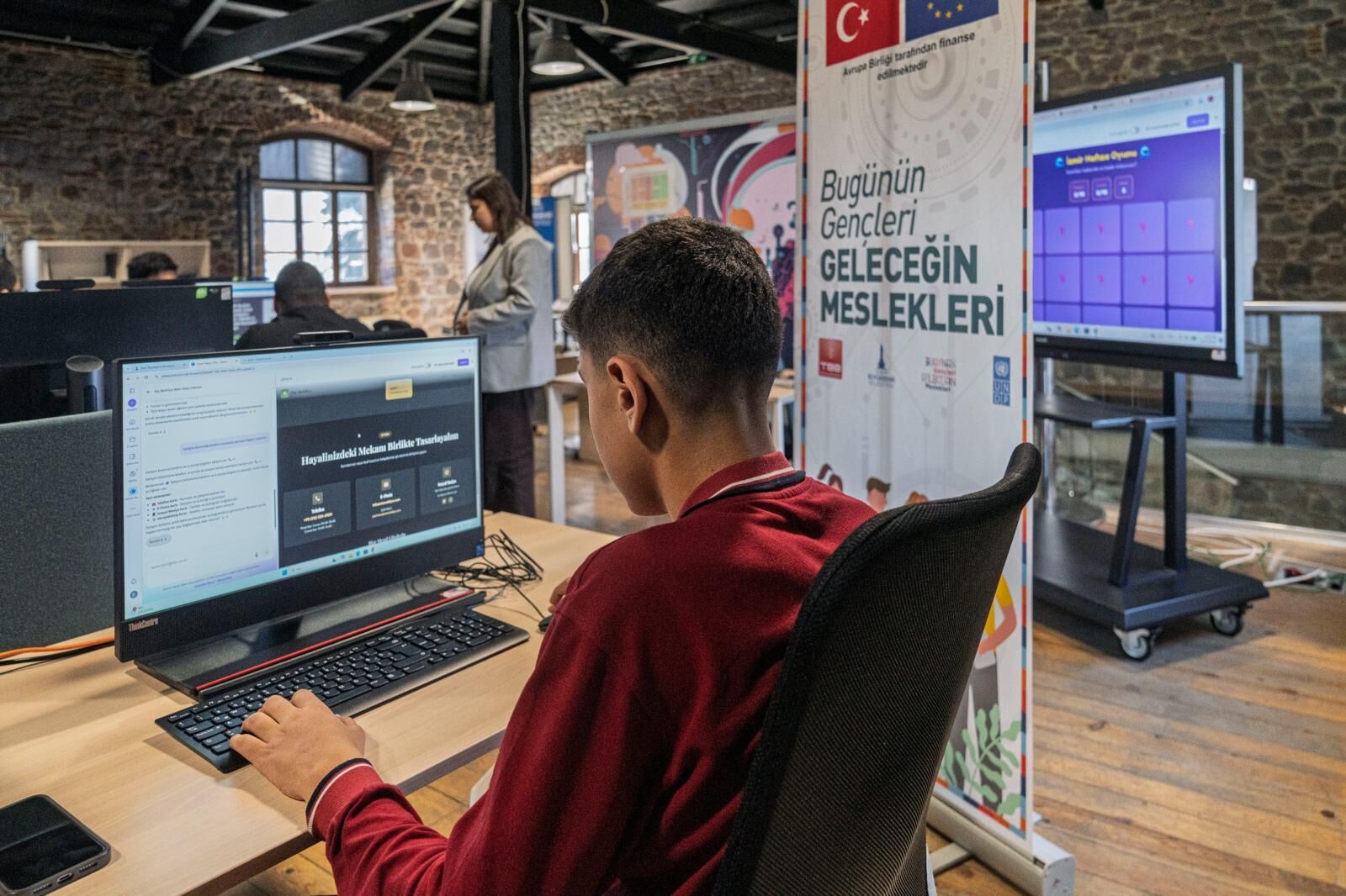 İzmir Büyükşehir Belediyesi Meslek Fabrikası, Eylül Ayında Kent Genelindeki Kurs Merkezlerinde Yeni Eğitim Dönemini Başlatıyor (3)