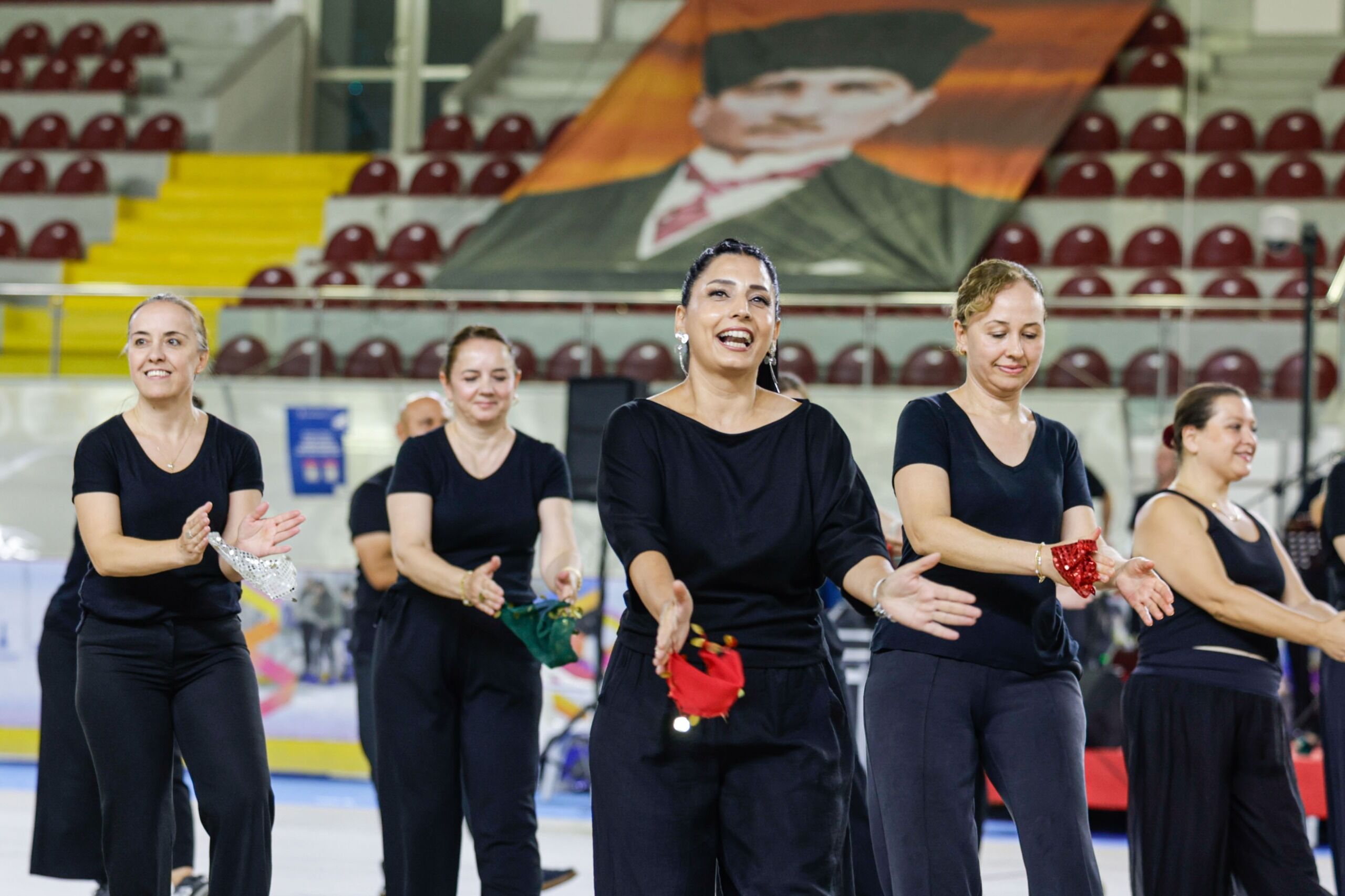 İzmir’de Balkan Rüzgarı! Final Gecesi Coştu (7)