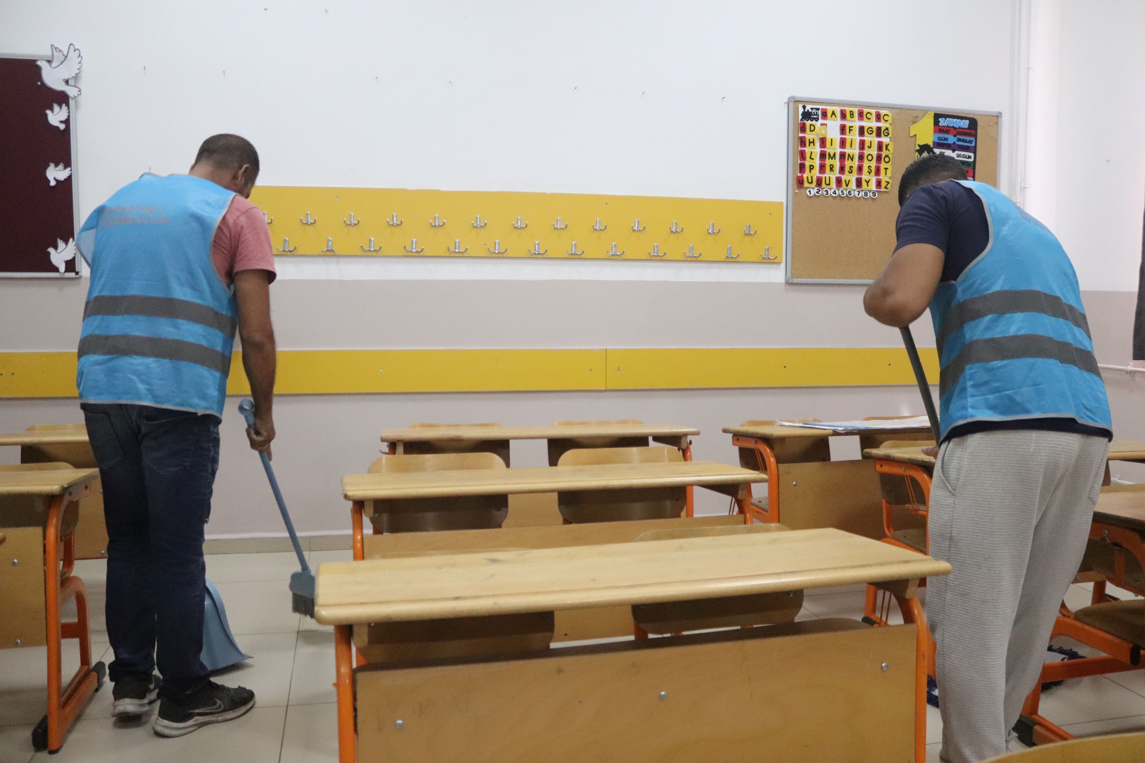 İzmir’de Denetimli Serbestlik Yükümlülerinden Okullara Bakım Desteği (4)