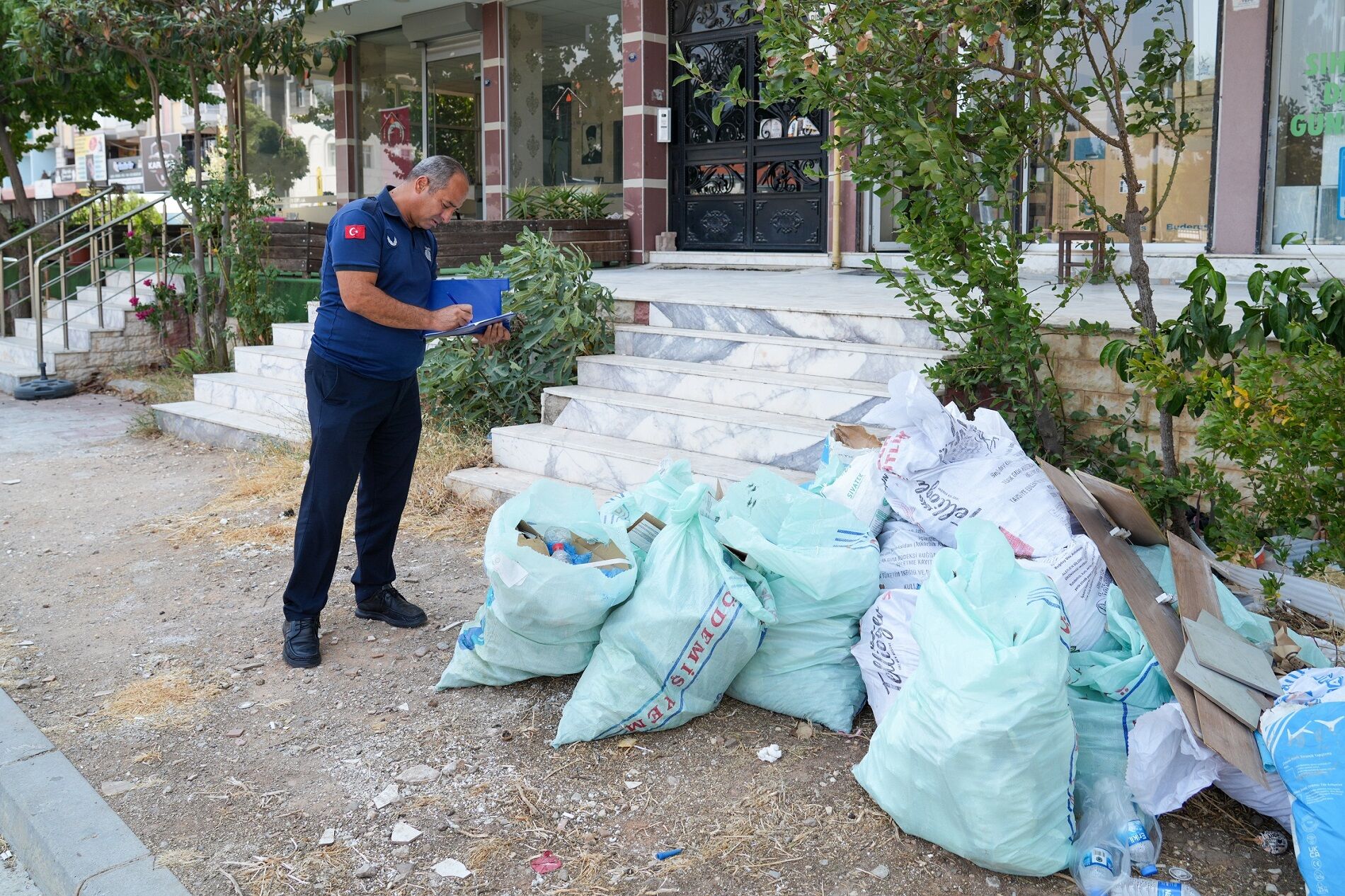 Kaçak Moloz Dökümü Yapanlara Ve Çevreye Mobilya Atanlara 413 Bin 631 Tl Ceza (4)
