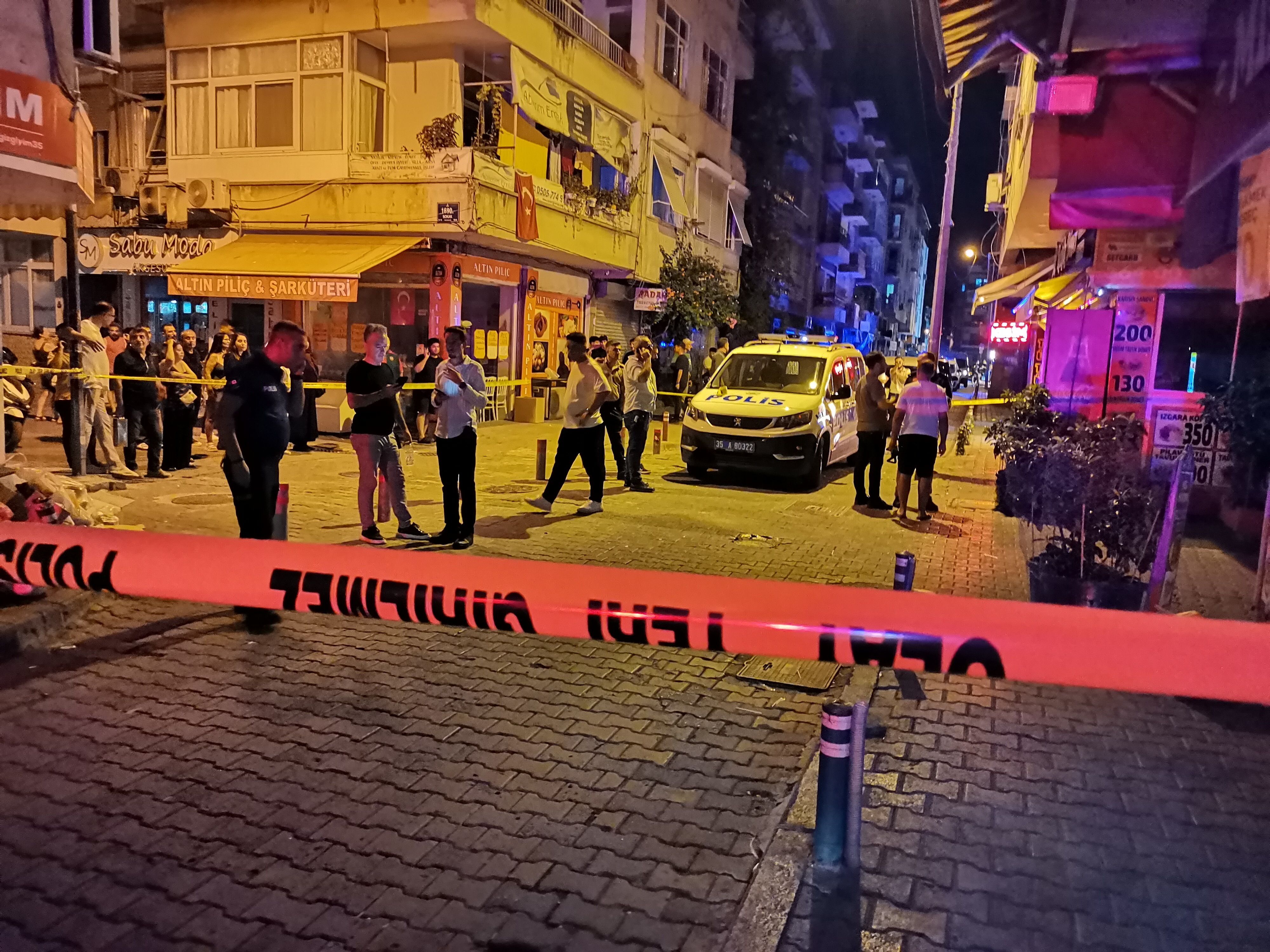 Karşıyaka’da Sokak Ortasında Silahlı Kavga 5 Yaralı (6)