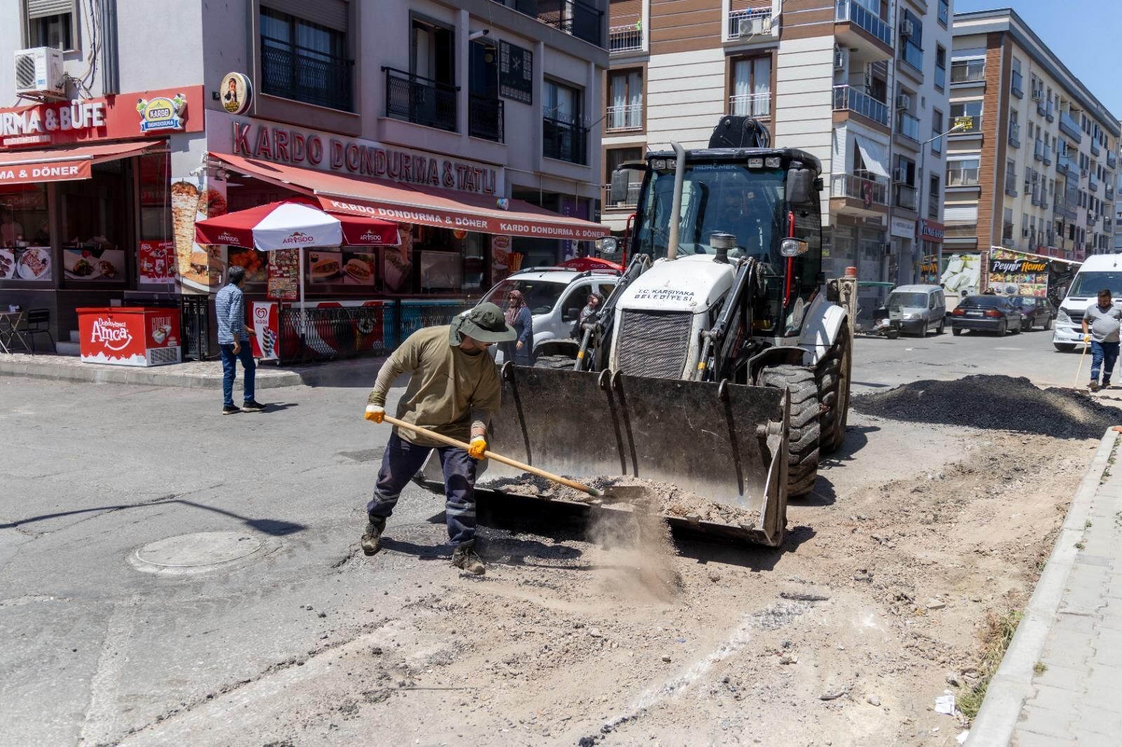 Karşıyaka’da Yol Bakım Seferberliği Temmuzda 2 Bin 995 Metrekare Yenilendi (3)