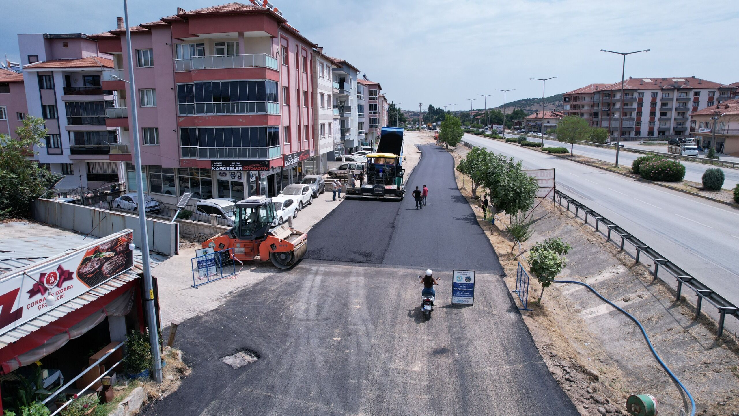 Kula Seyitali Mahallesi’nde Sıcak Asfalt Çalışması Tamamlandı (1)