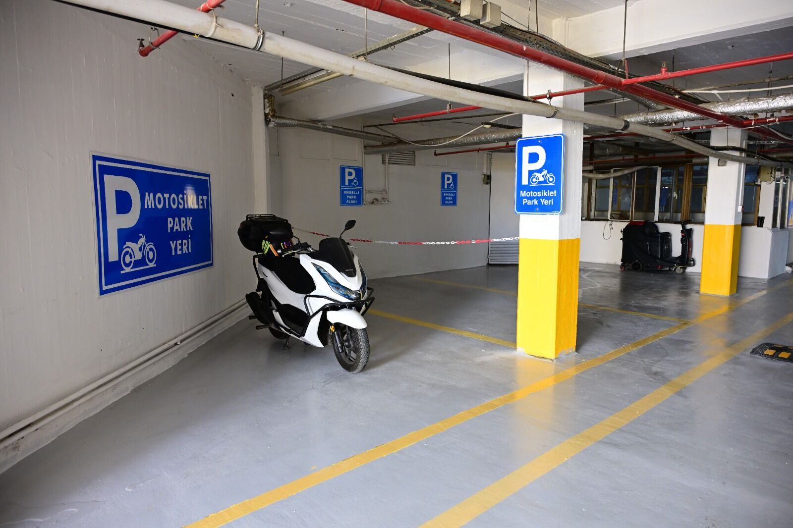 Manisa Büyükşehir Belediyesi Kültür Sitesi Yeraltı Otoparkı’nı Yeniledi (3)