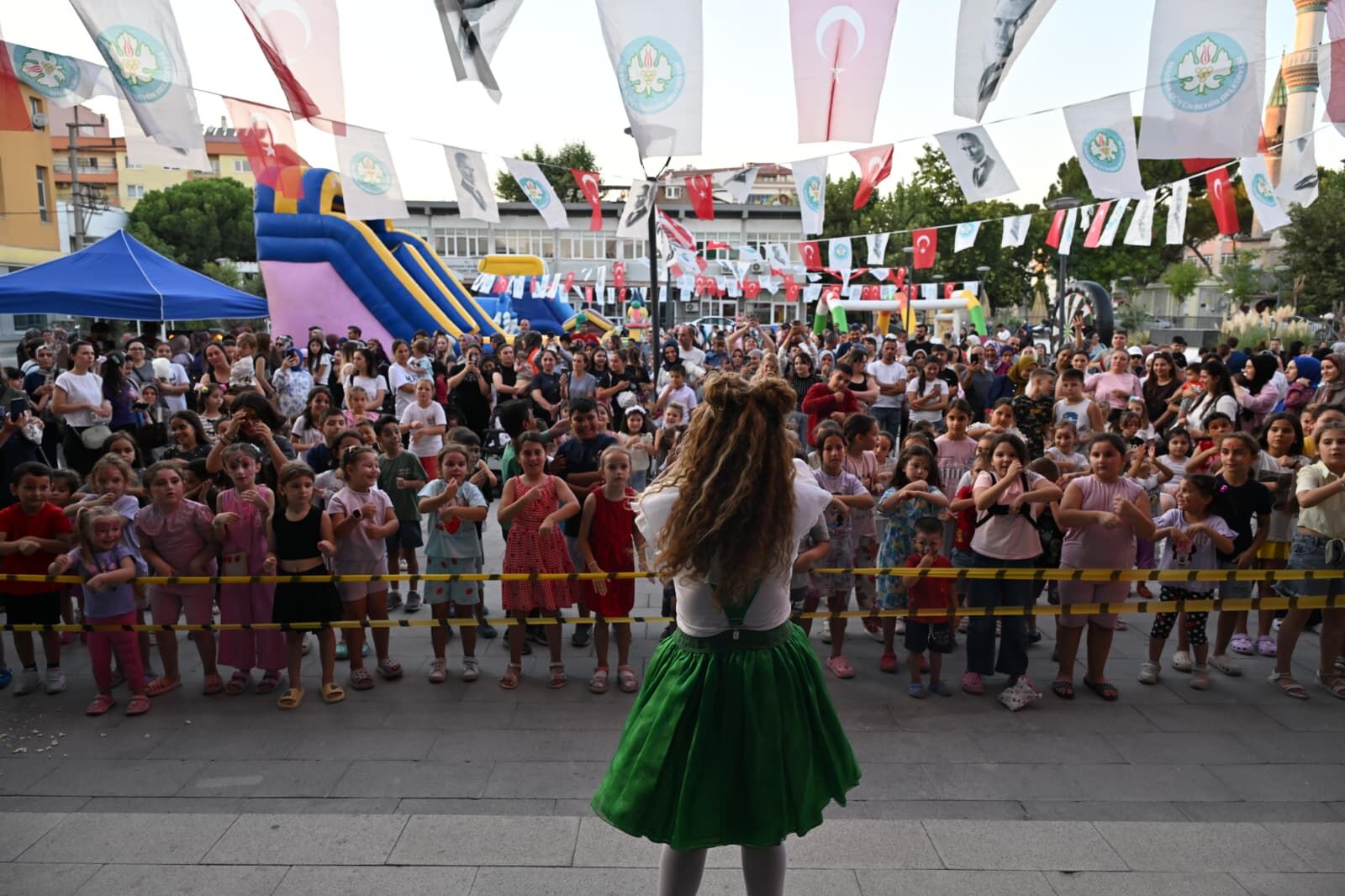 Manisa Büyükşehir’in Çocuk Şenlikleri Saruhanlı’da Yüzleri Gülümsetti (2)
