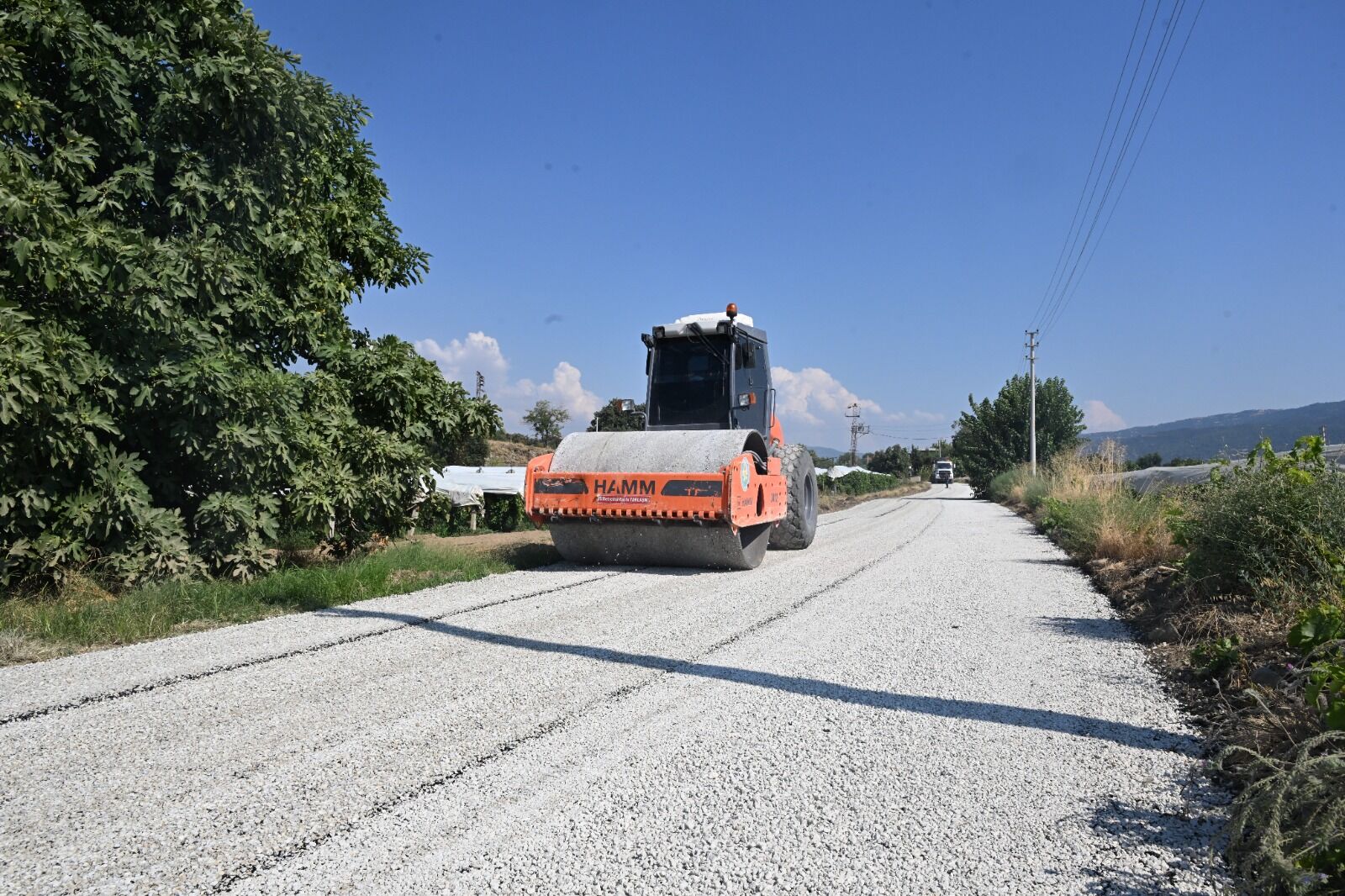 Sarıgöl’de Üzüm Hasadı Öncesi Üreticilerin Yolu Yenileniyor (8)