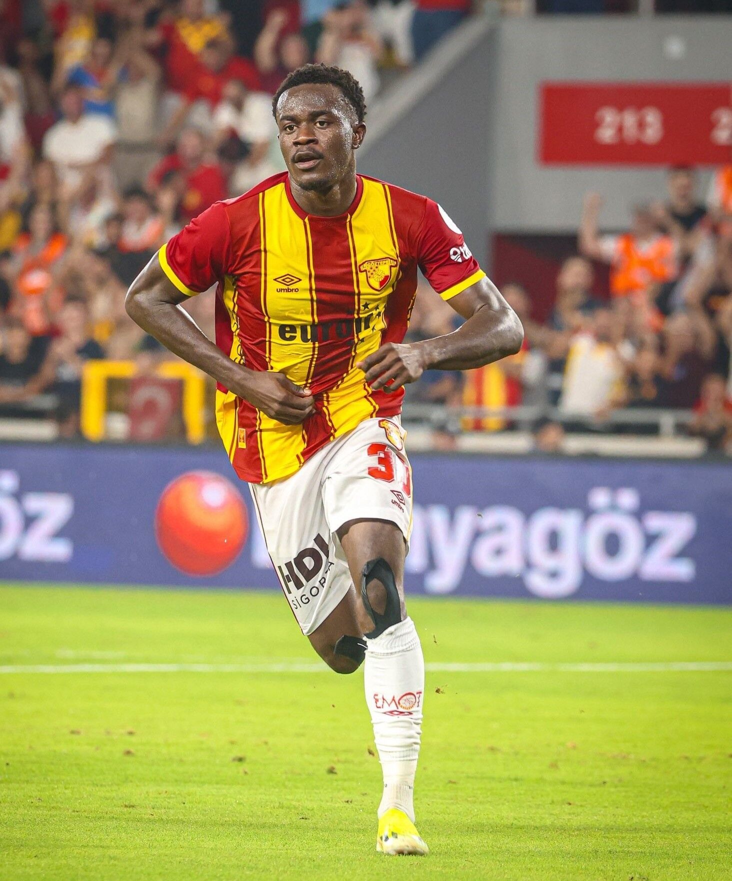 Süper Lig Ekiplerinden Göztepe'de Anthony Dennis (1)