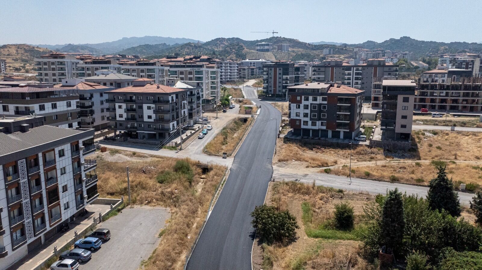Turgutlu Ergenekon’da 4 Bin Ton Sıcak Asfalt Serimi Yapılıyor (9)