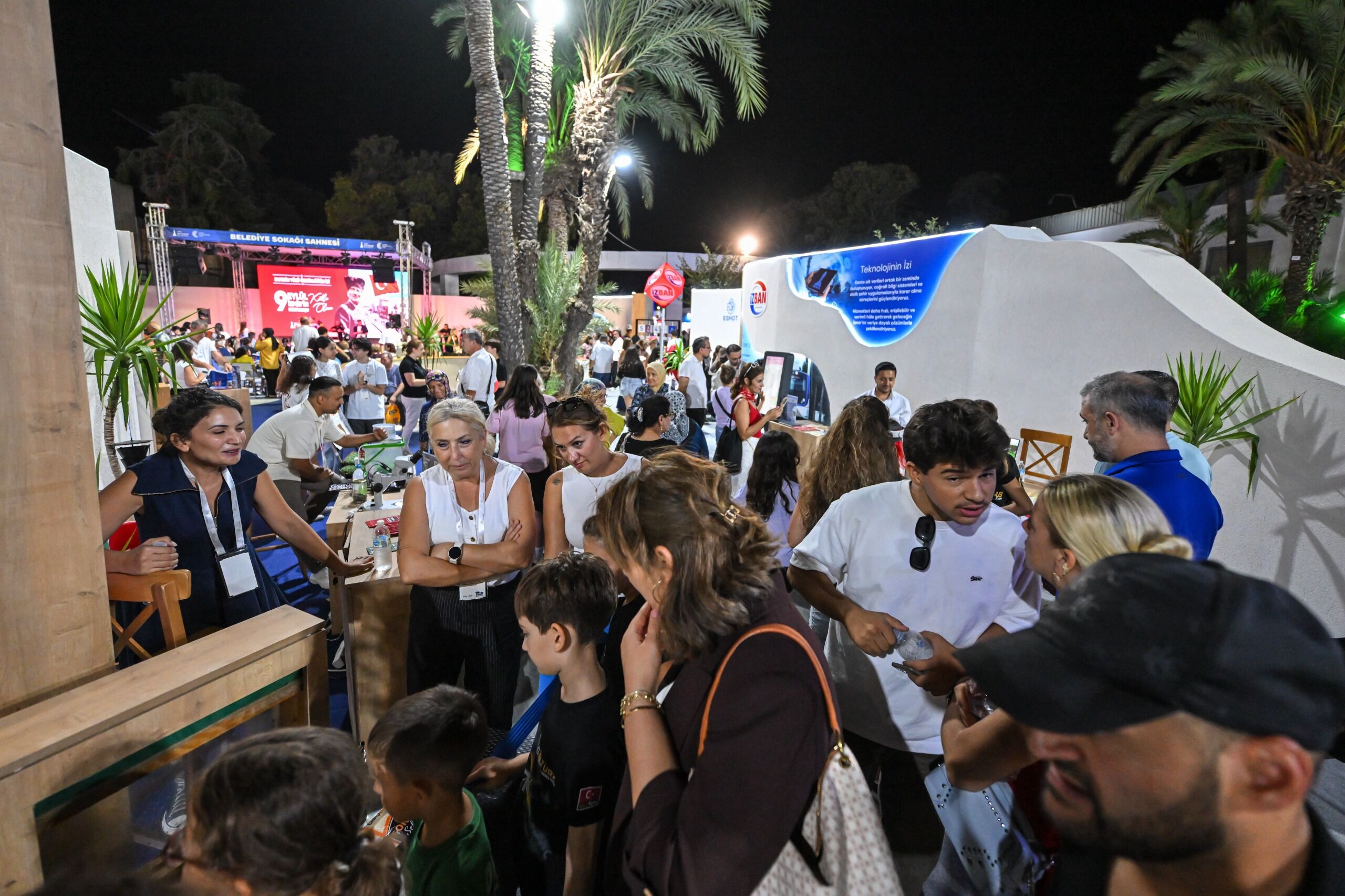 95. İzmir Enternasyonal Fuarı’ndaki Belediye Sokağı, İzmir’i konu alan yarışmayla ziyaretçilerini buluşturuyor.