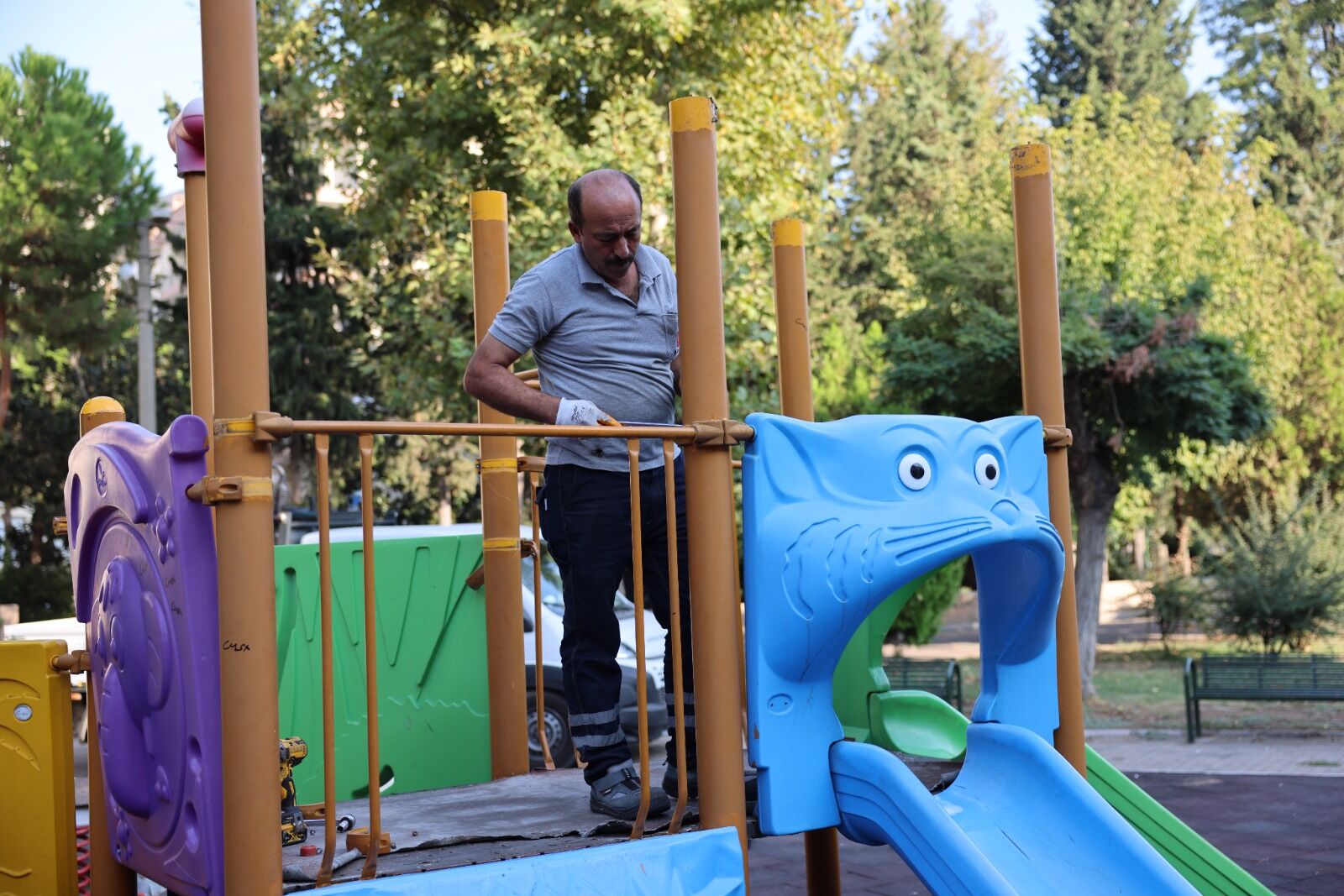 Bayraklı’da 28 park yenileniyor