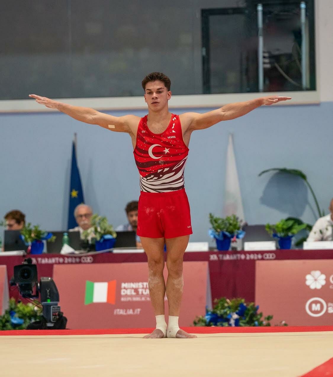 Başkan Tugay, şampiyon sporcuyu makamında ağırladı