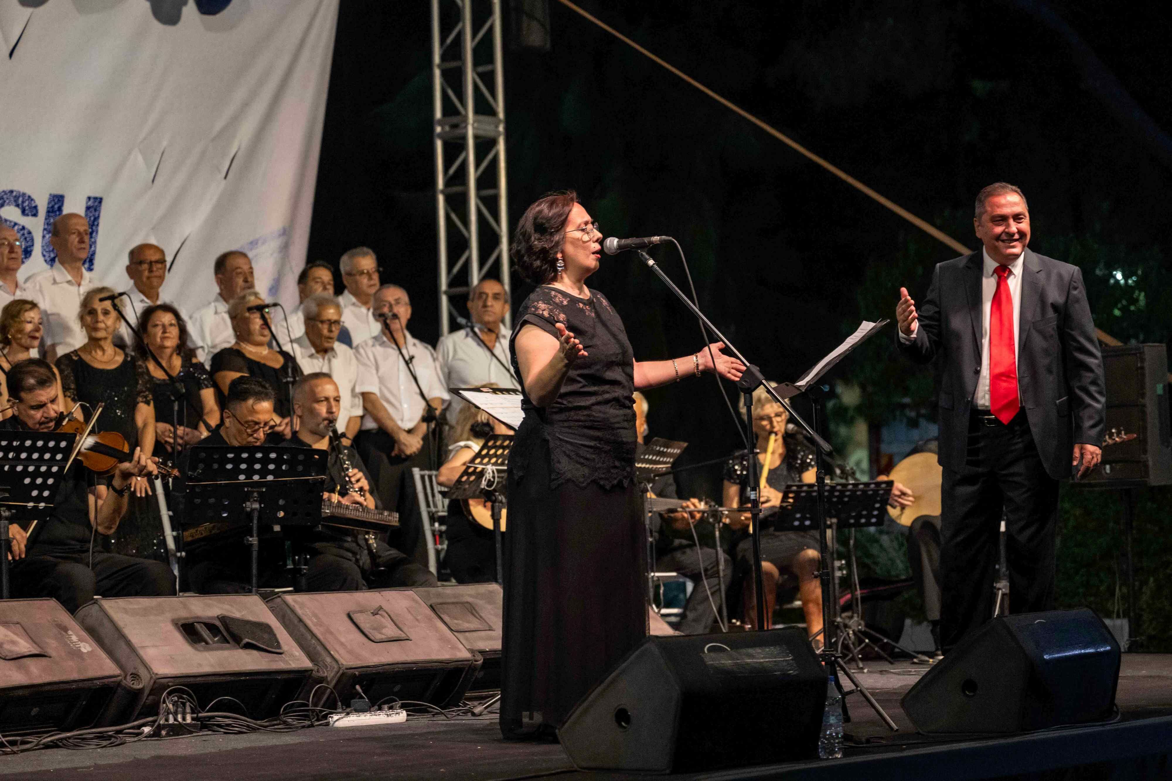 İzmir’in kurtuluşunun 104’üncü yıl dönümü, Bornova’da düzenlenen konserle kutlandı. Binlerce Bornovalı, Atatürk’ün sevdiği eserler ve Yıldırım Bekçi’nin şarkılarıyla 9 Eylül coşkusunu yaşadı.