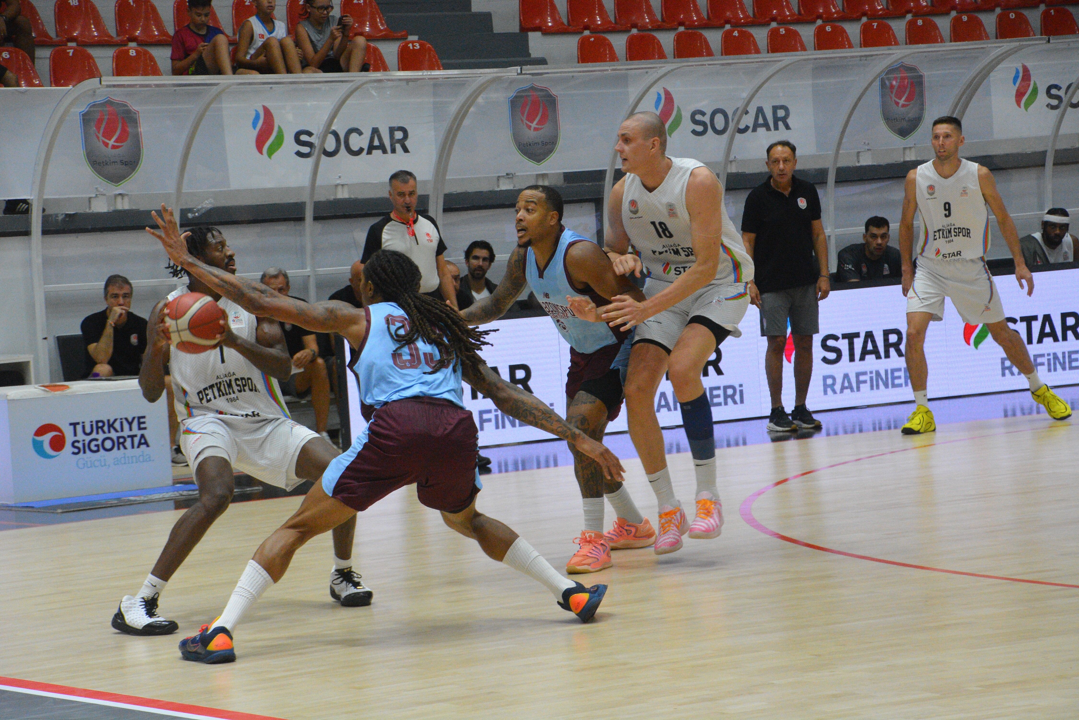Spot Aliağa Petkimspor, Ege Cup 2026’daki üçüncü maçında Trabzonspor’u 91-73 mağlup etti.