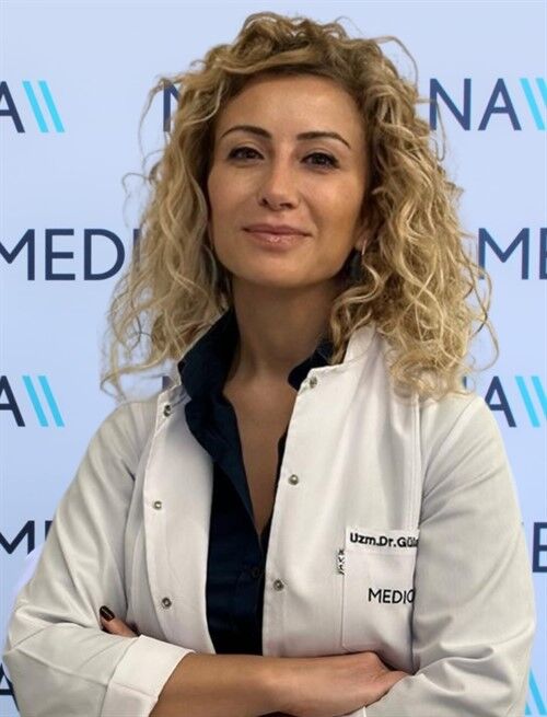 Medicana Bursa Hastanesi Göğüs Hastalıkları Uzmanı Dr. Gülay Kaplan, sonbaharda artabilen polen, küf ve ev tozu akarlarının alerjik rinit ve astım şikâyetlerini tetikleyebileceğini belirterek, korunma yöntemleri hakkında bilgi verdi.