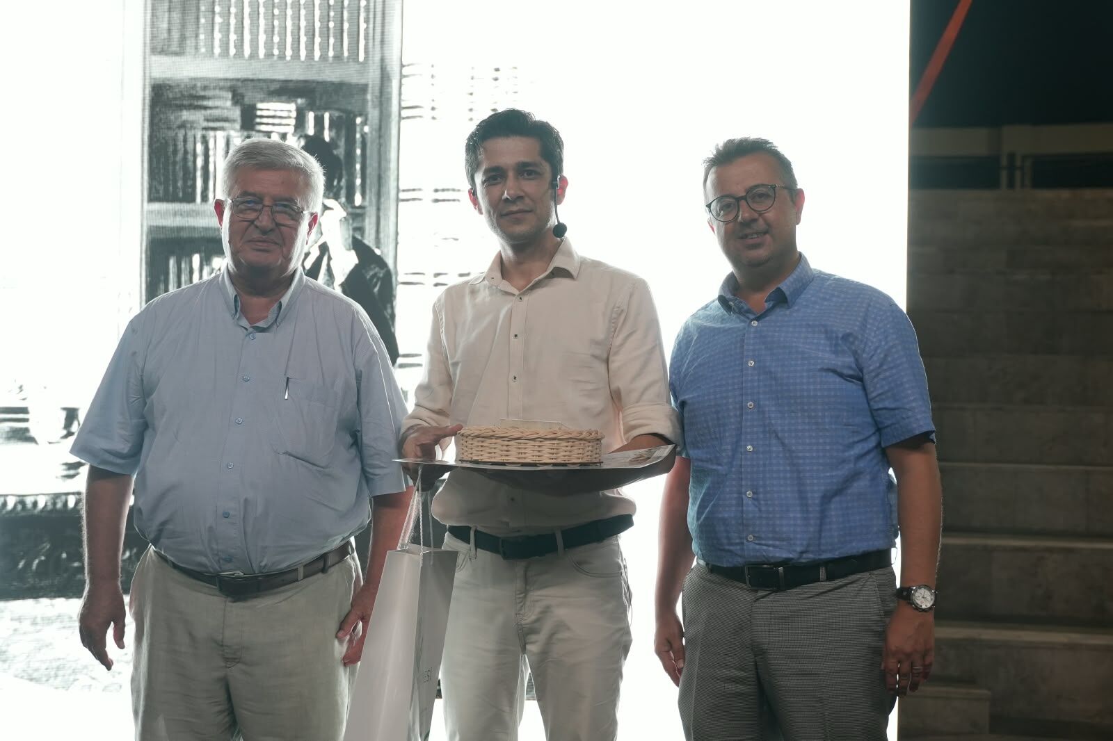 Torbalı Belediyesi’nin Ertan Ünver Millet Bahçesi’nde düzenlediği “Tarihin Kalbinde, Bilgeliğin İzinde” temalı 2. Güz Kitap Günleri, ikinci gününde de edebiyat ve sanat etkinlikleriyle devam etti.