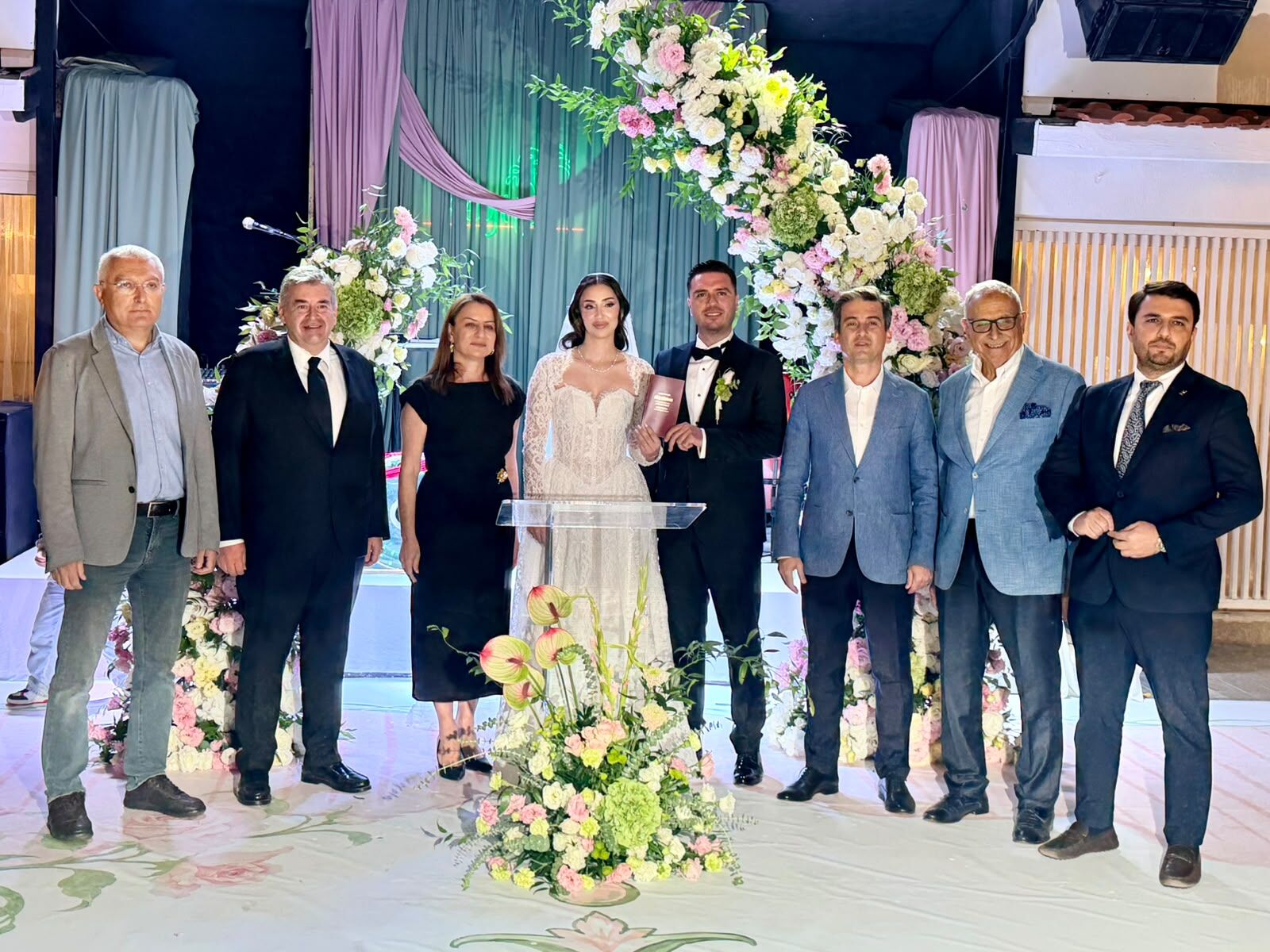 Ak Parti Çeşme İlçe Başkanı Pınar Özen’in Kızı İrem Özen, Vehbi Özcan Ile Düzenlenen Görkemli Törenle Dünyaevine Girdi. Düğün, Siyaset Ve Iş Dünyasından Çok Sayıda Ismi Buluşturdu (4)