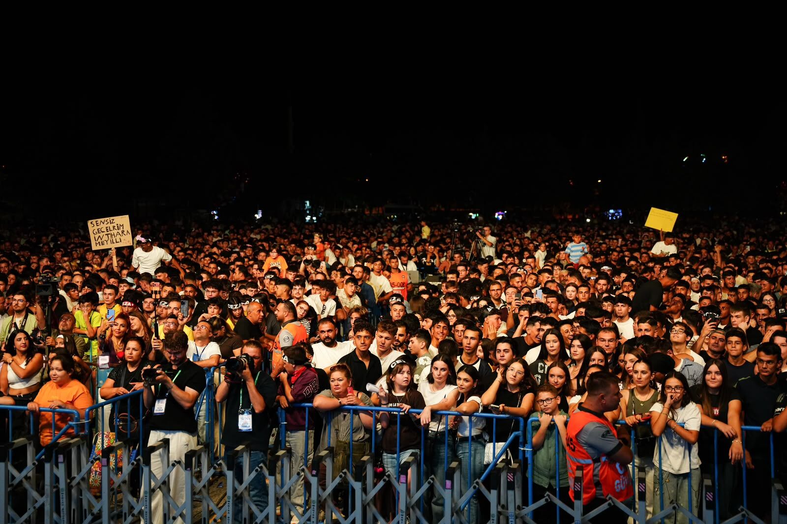 Akhisar’ın Kurtuluş Coşkusu Ceza Konseriyle Zirveye Ulaştı (14)