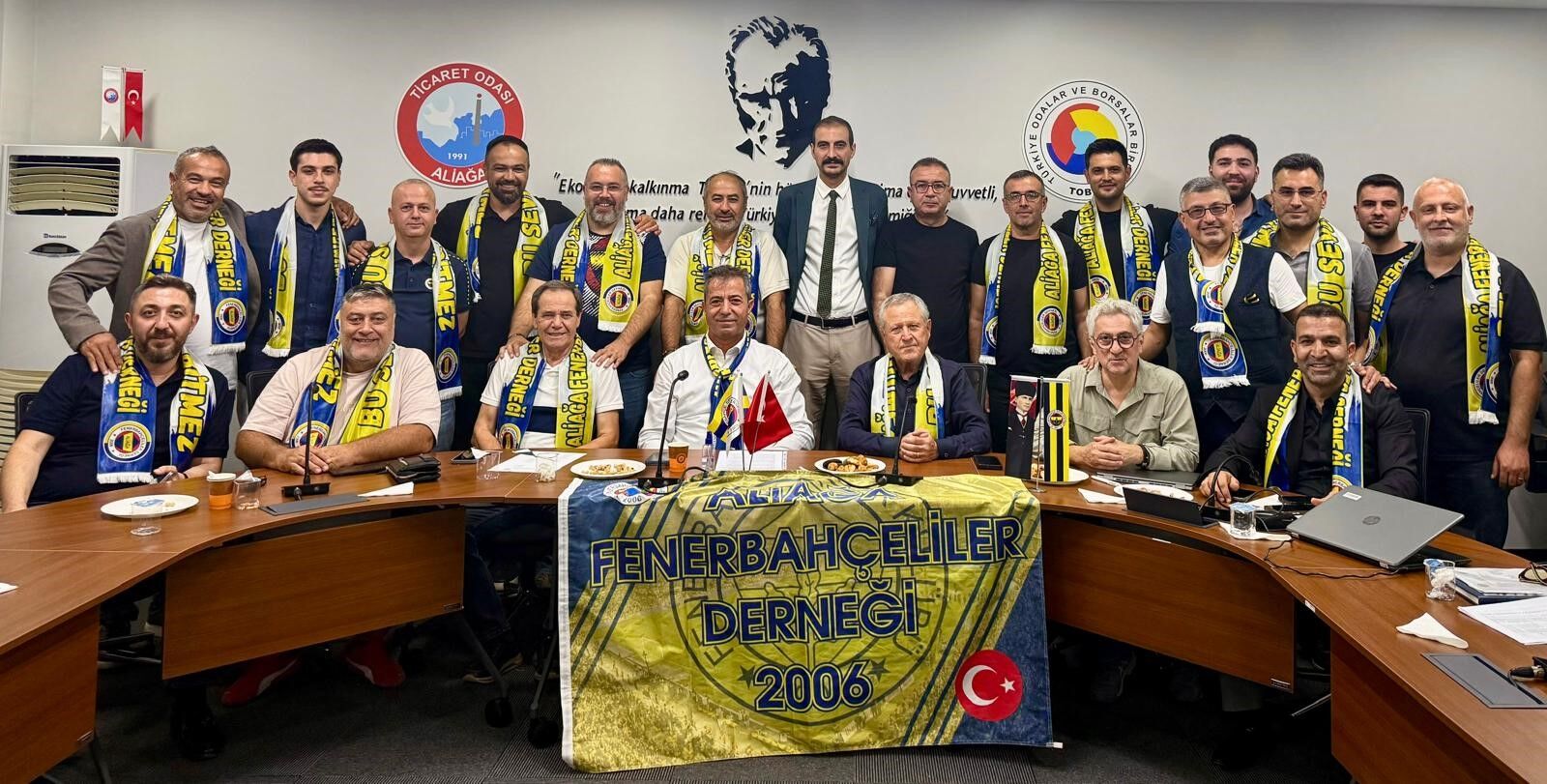 Aliağa Fenerbahçeliler Derneğinin 11. Olağan Genel Kurulunda Hamit Erdem, Tek Listeyle Girdiği Seçimde Yeniden Başkan Seçildi (1)