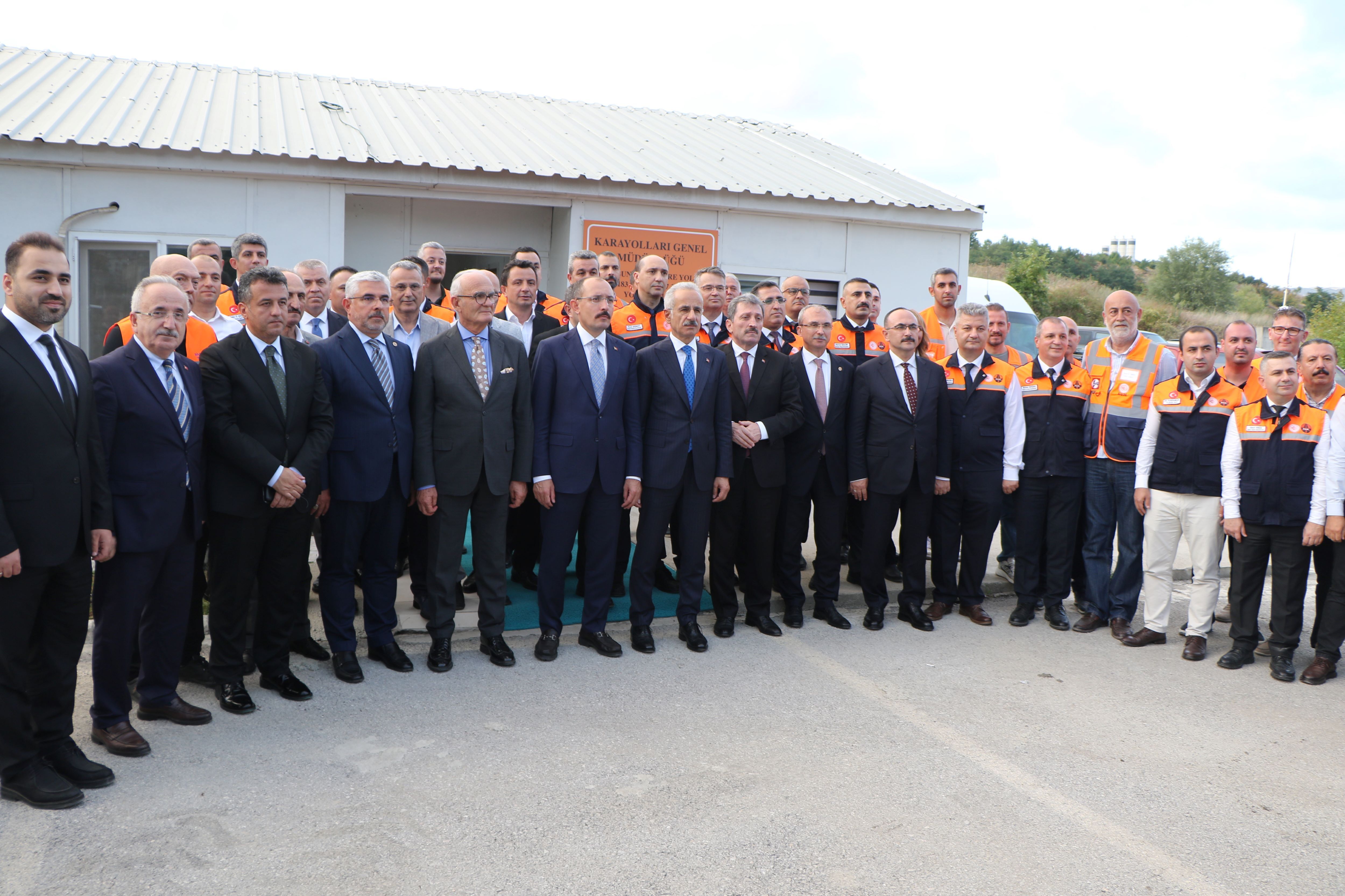 Bakan Uraloglu Avrupa’da 3’Uncu Dunyad 1488547 442880 (1)