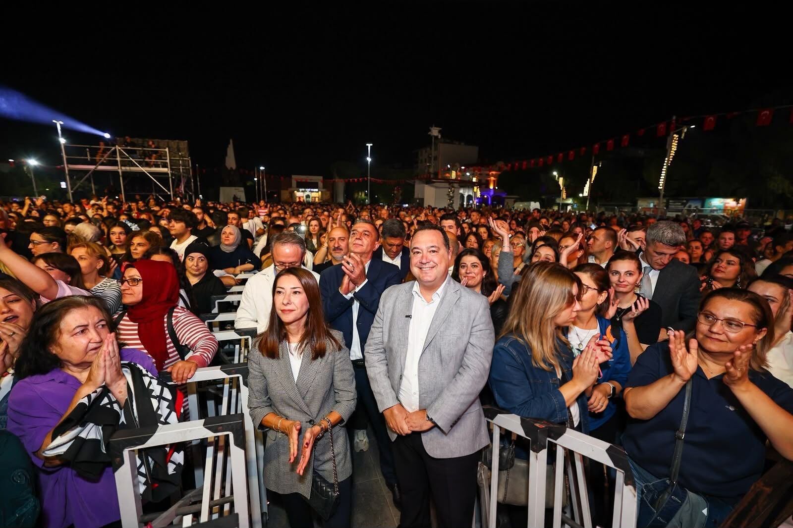 Balkanlardan Anadolu’ya Kültür Şenliği’nde Candan Erçetin Coşkusu (16)